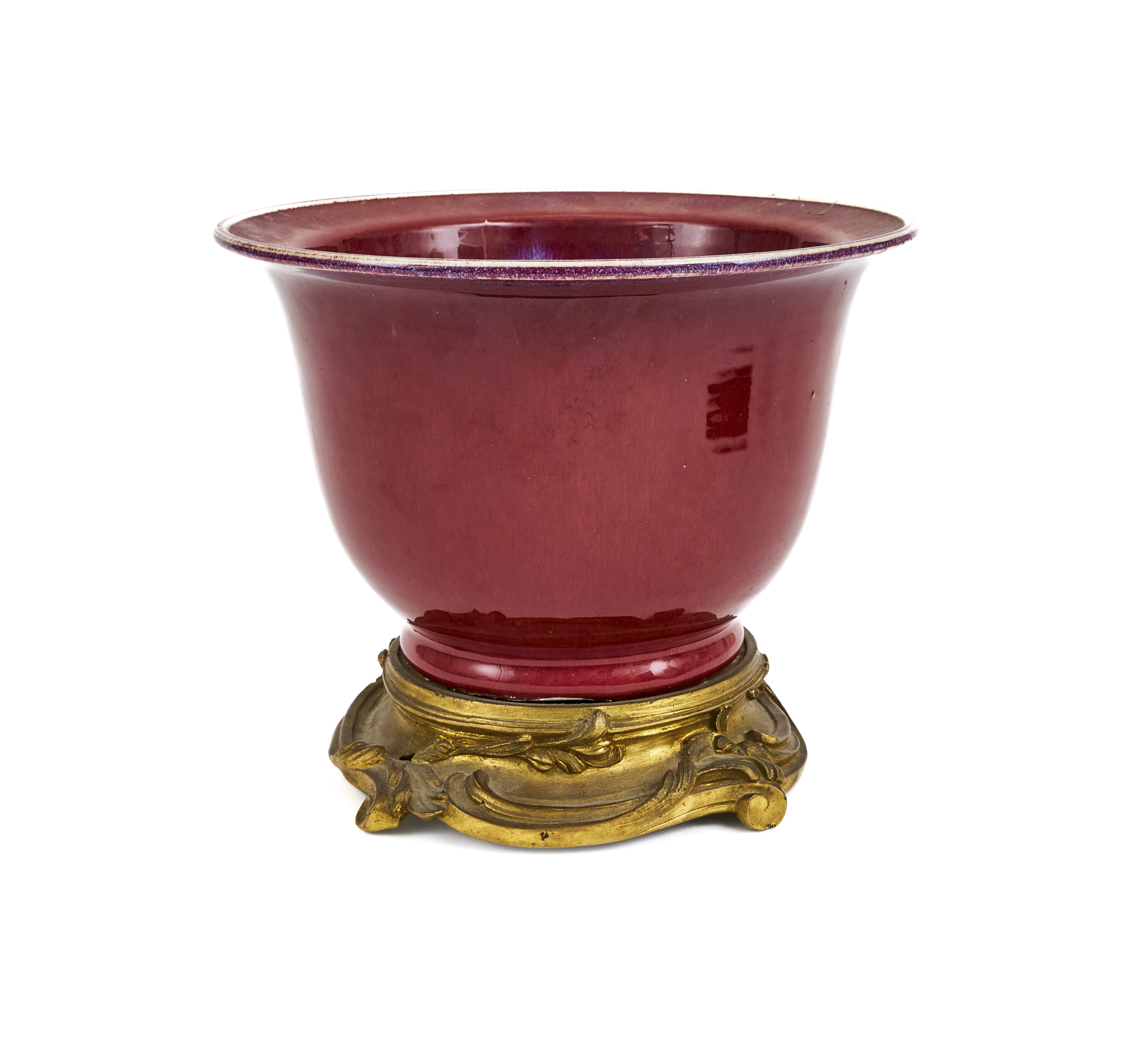 A LARGE CHINESE RED FLAMBE PLANTER ON FRENCH MOUNTS, QIANLONG PERIOD (1736-1795)