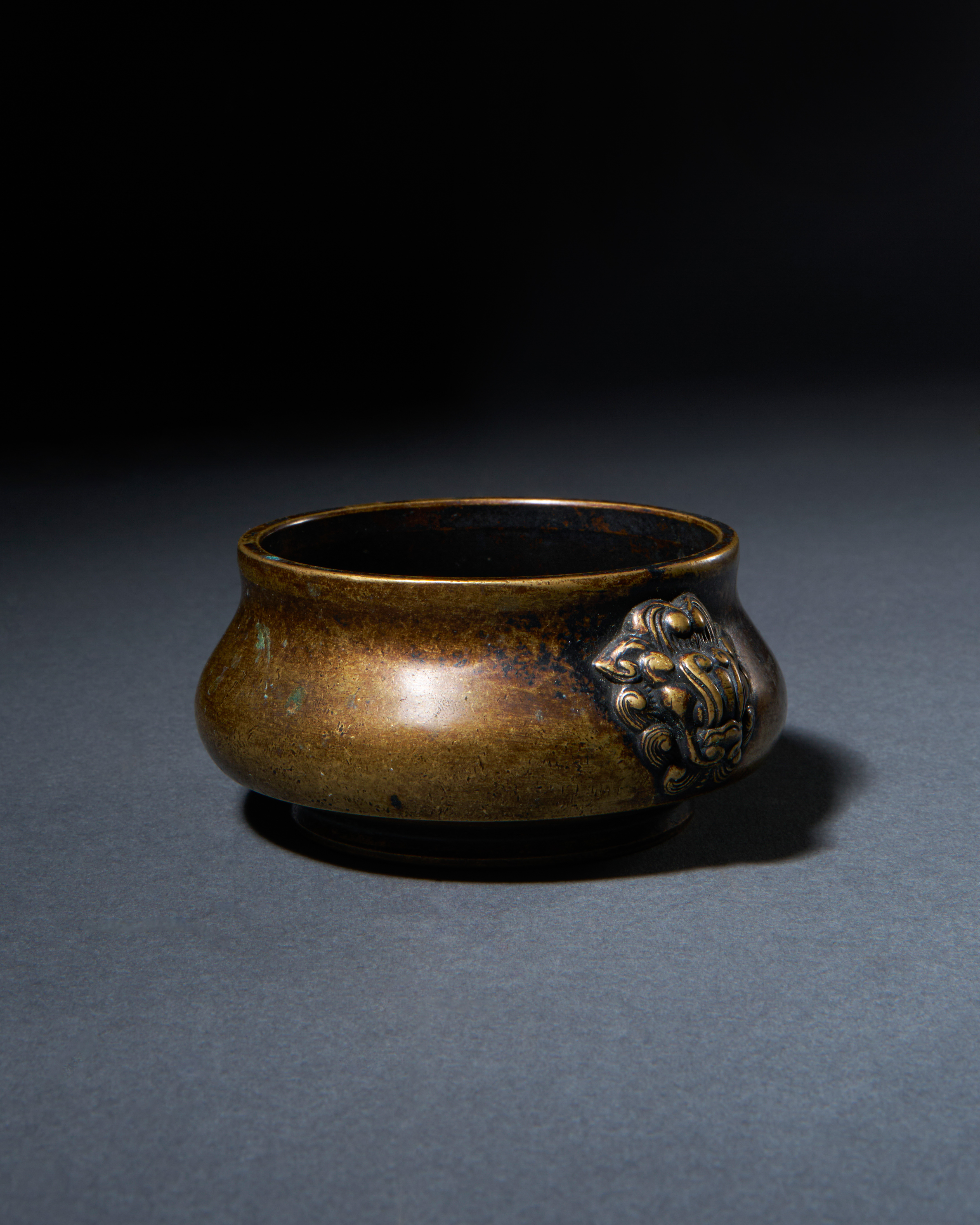 A CHINESE BRONZE TRIPOD CENSER, QING DYNASTY (1644-1911) - Image 2 of 5