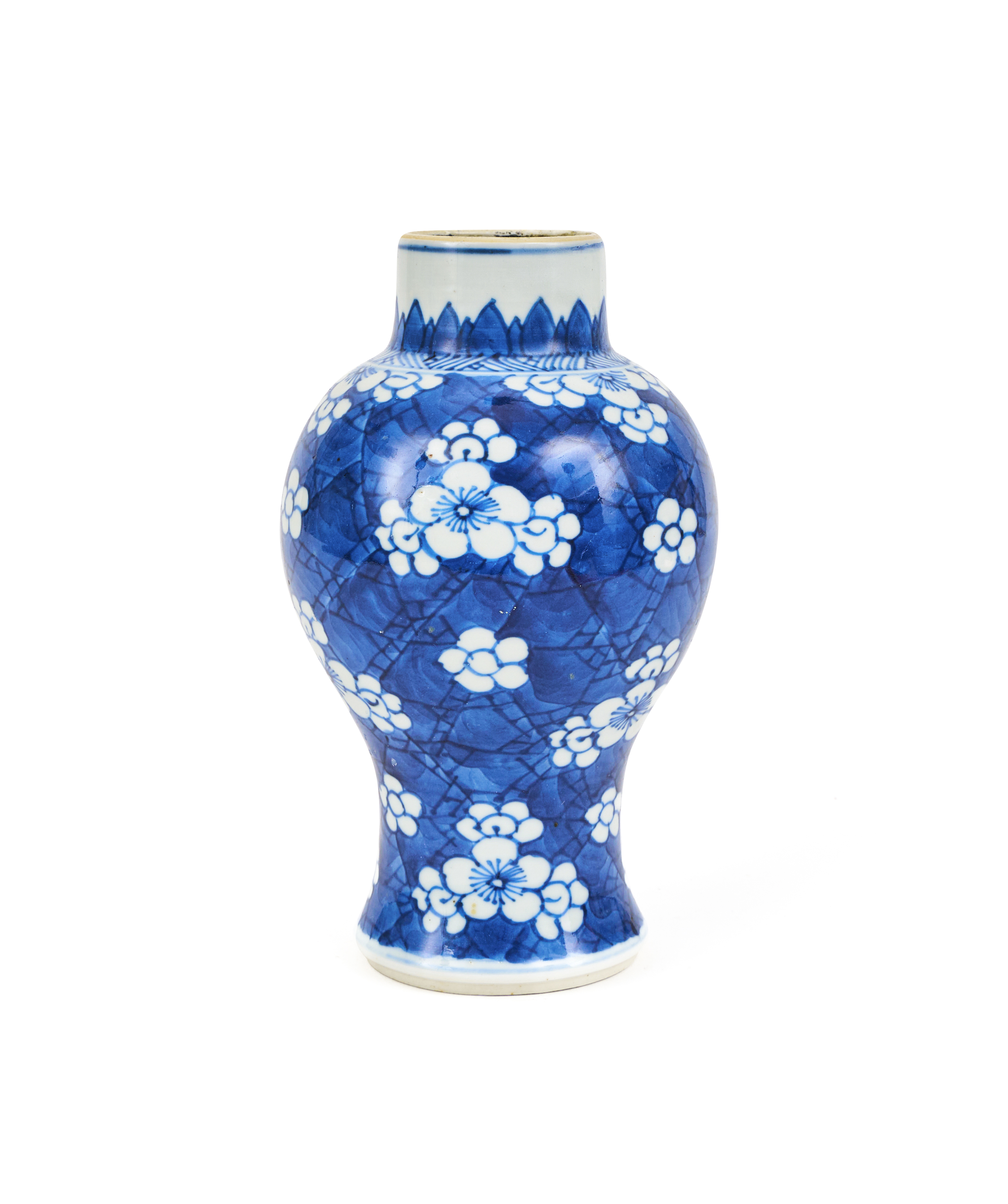 A CHINESE BLUE & WHITE VASE, KANGXI PERIOD (1662-1722) - Image 2 of 5