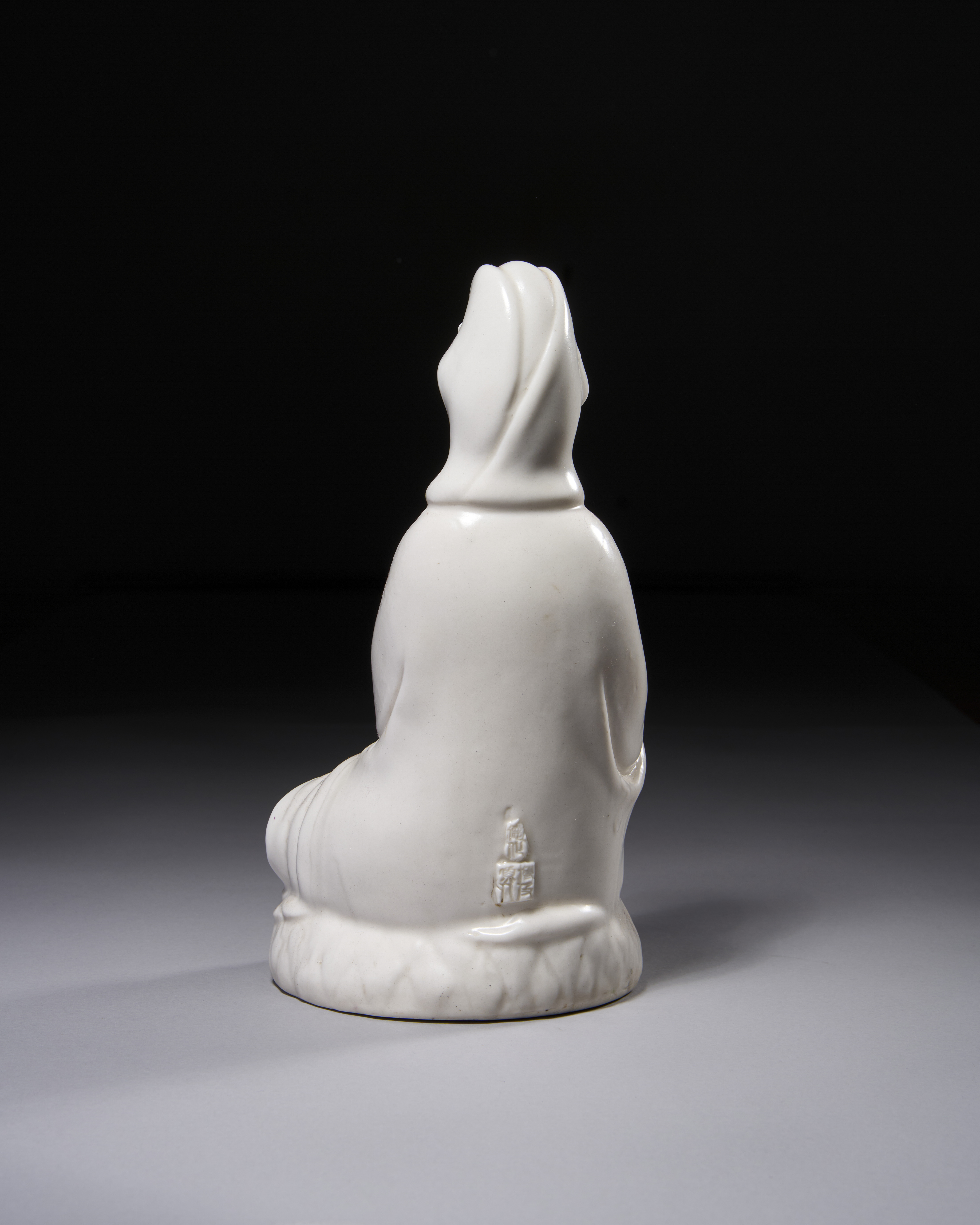 A FINE CHINESE BLANC DE CHINE BUDDHA, QING DYNASTY (1644-1911) - Image 2 of 3