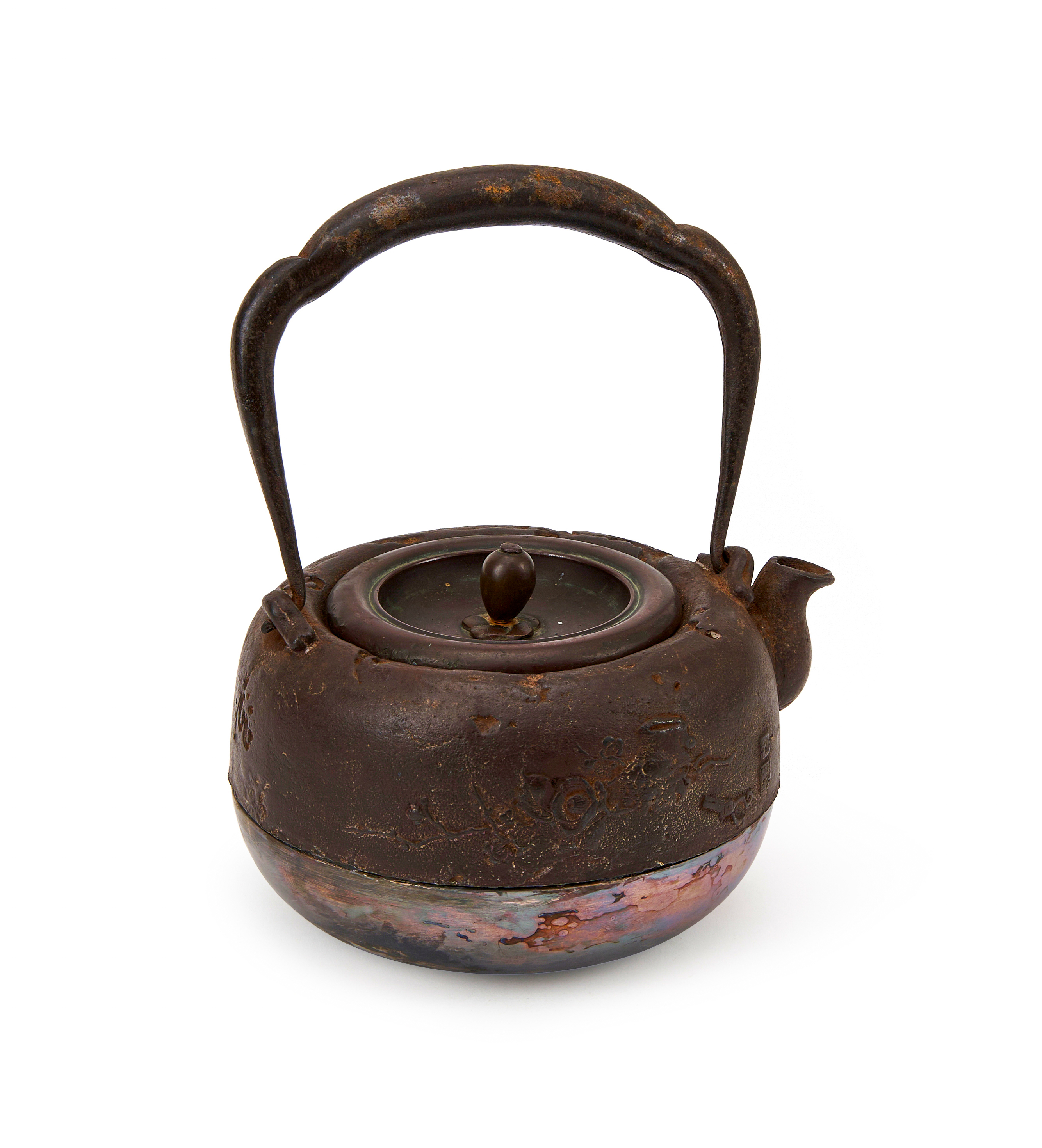 AN INSCRIBED JAPANESE IRON TEAPOT, MEIJI PERIOD (1868-1912) - Image 7 of 9
