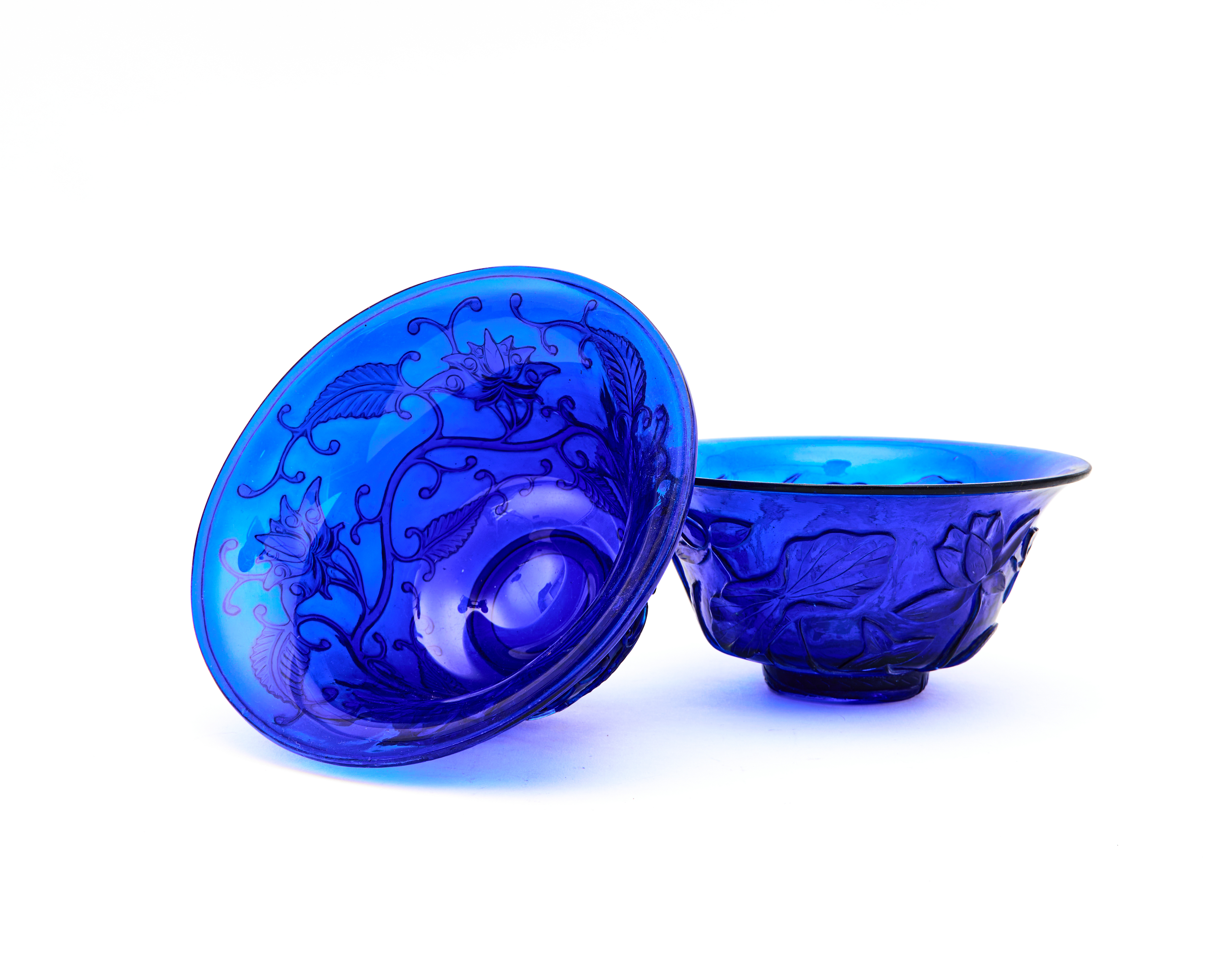 A PAIR OF CARVED BLUE GLASS BOWLS CHINA, QING DYNASTY (1644-1911) - Image 3 of 4