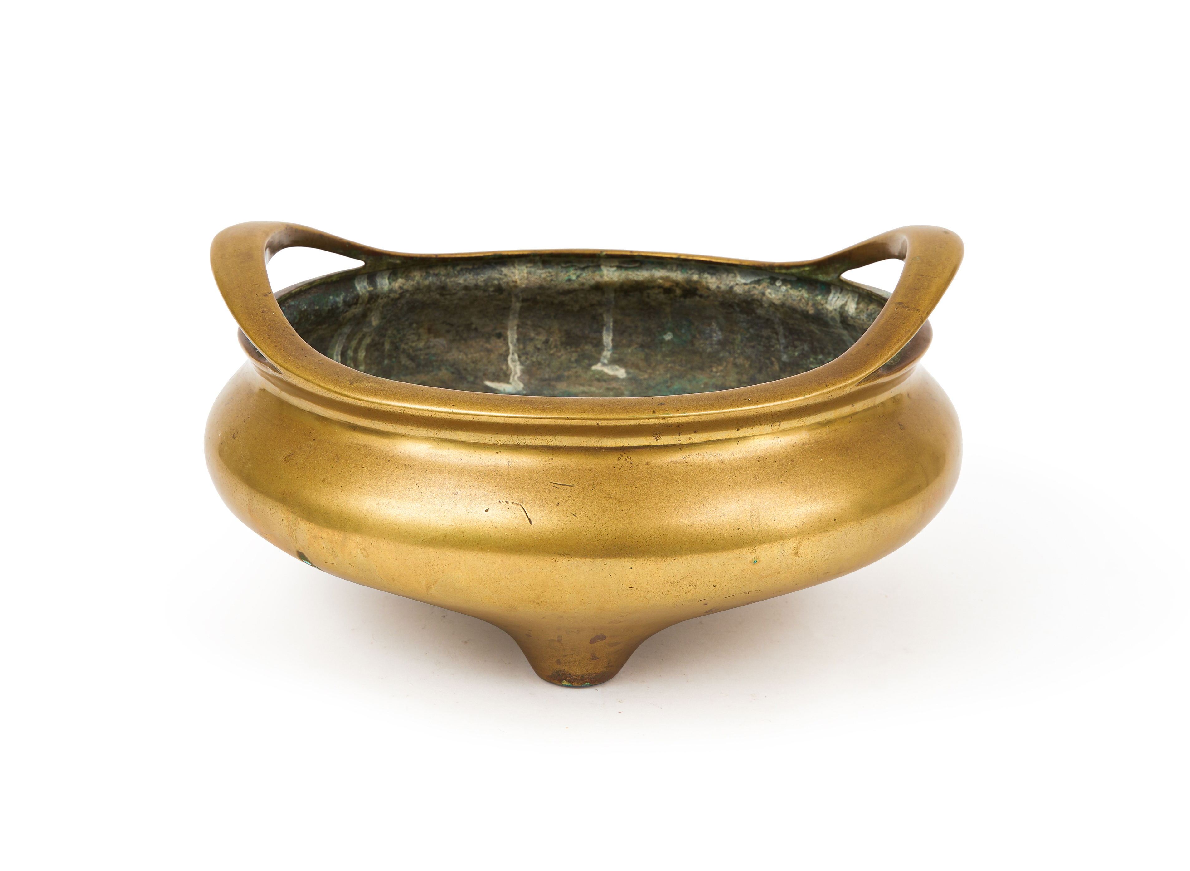 A LARGE CHINESE TRIPOD GILT BRONZE CENSER, QING DYNASTY (1644-1911)