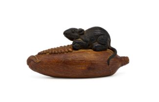 A CARVED CHINESE AMULET DEPICTING A RAT ON A CORN