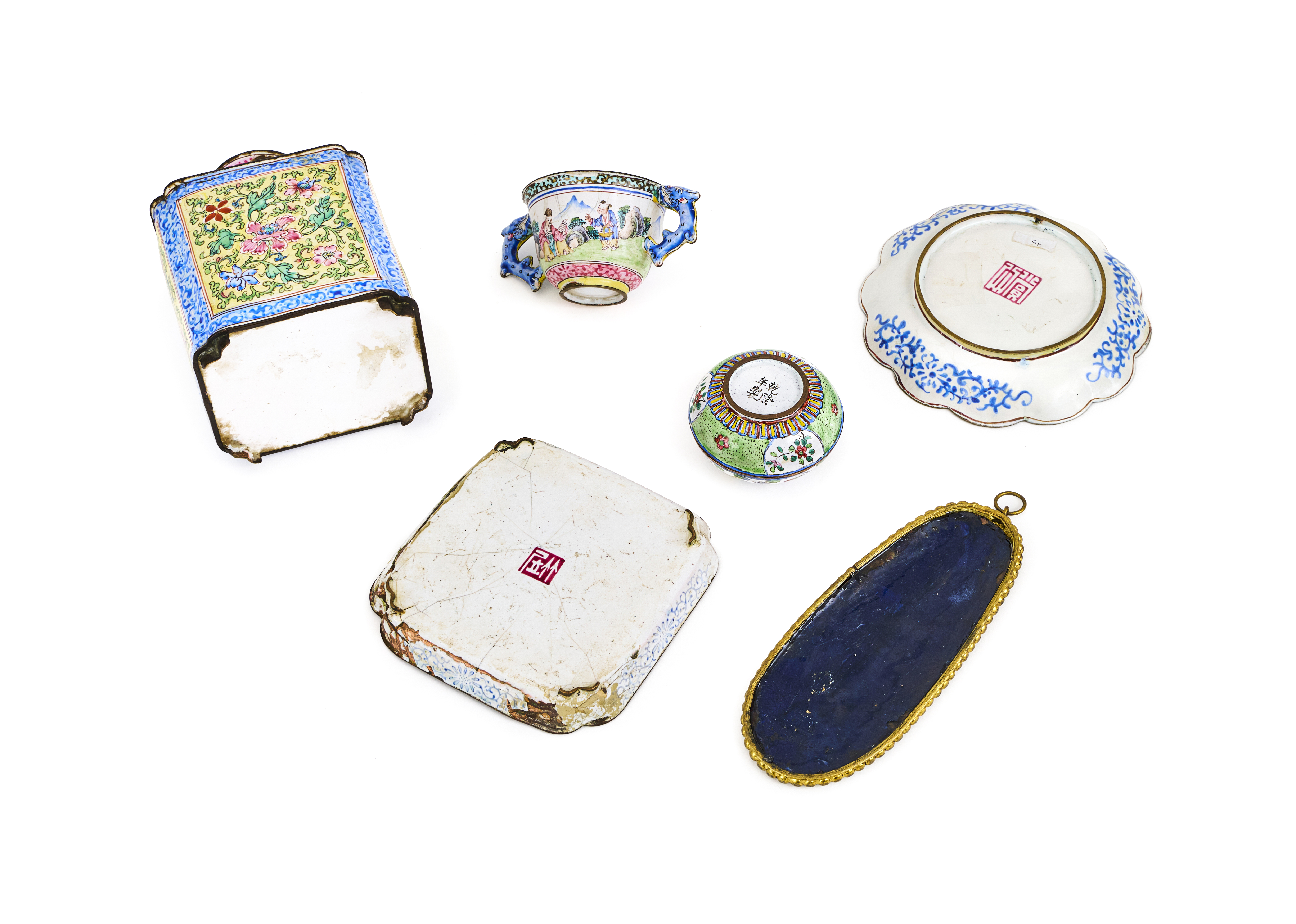 ASSORTMENT OF CHINESE CANTON ENAMEL OBJECTS, 18TH/19TH CENTURY - Bild 3 aus 6