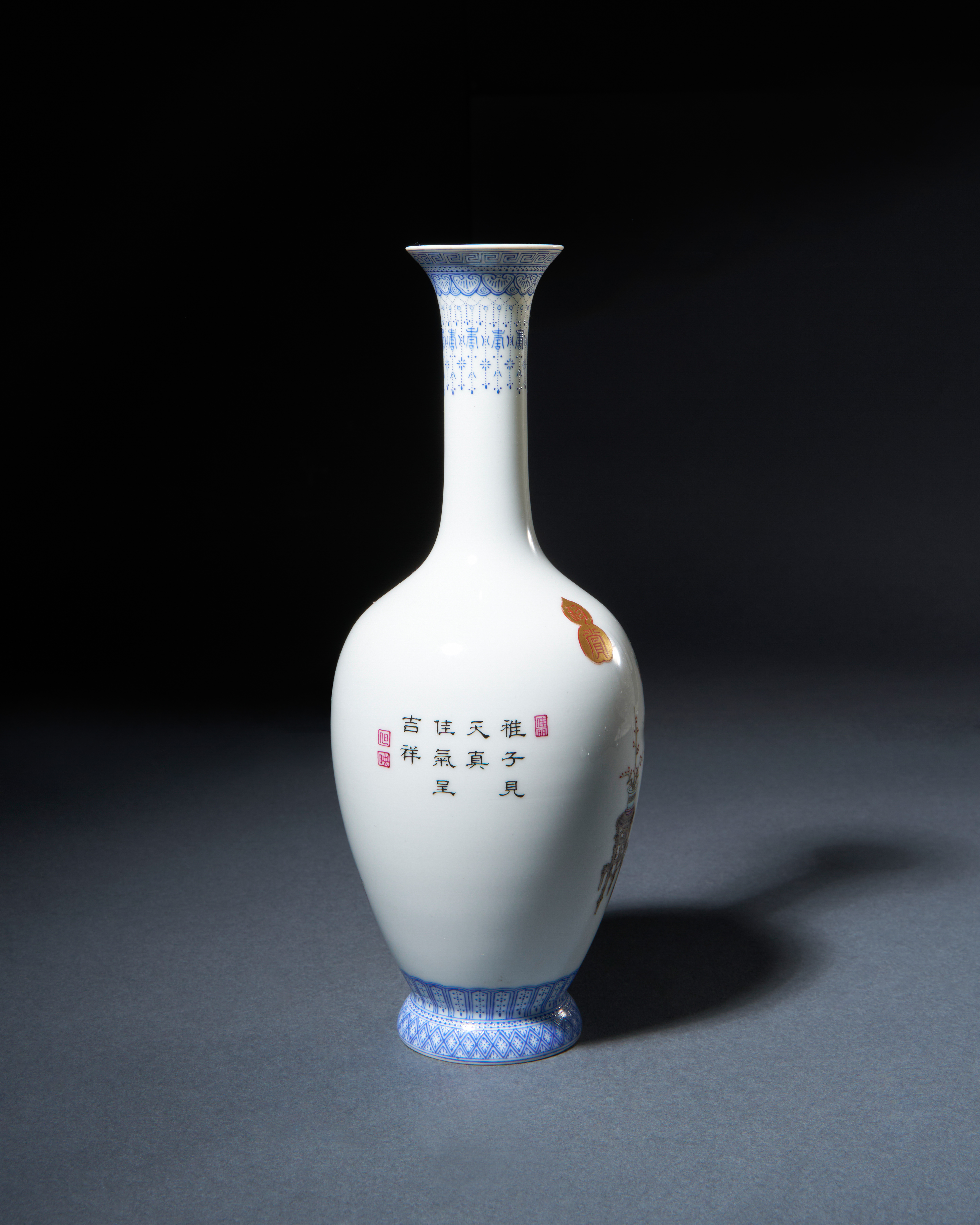 A FINE CHINESE FAMILLE ROSE VASE, QING DYNASTY OR EARLY REPUBLIC - Image 4 of 6