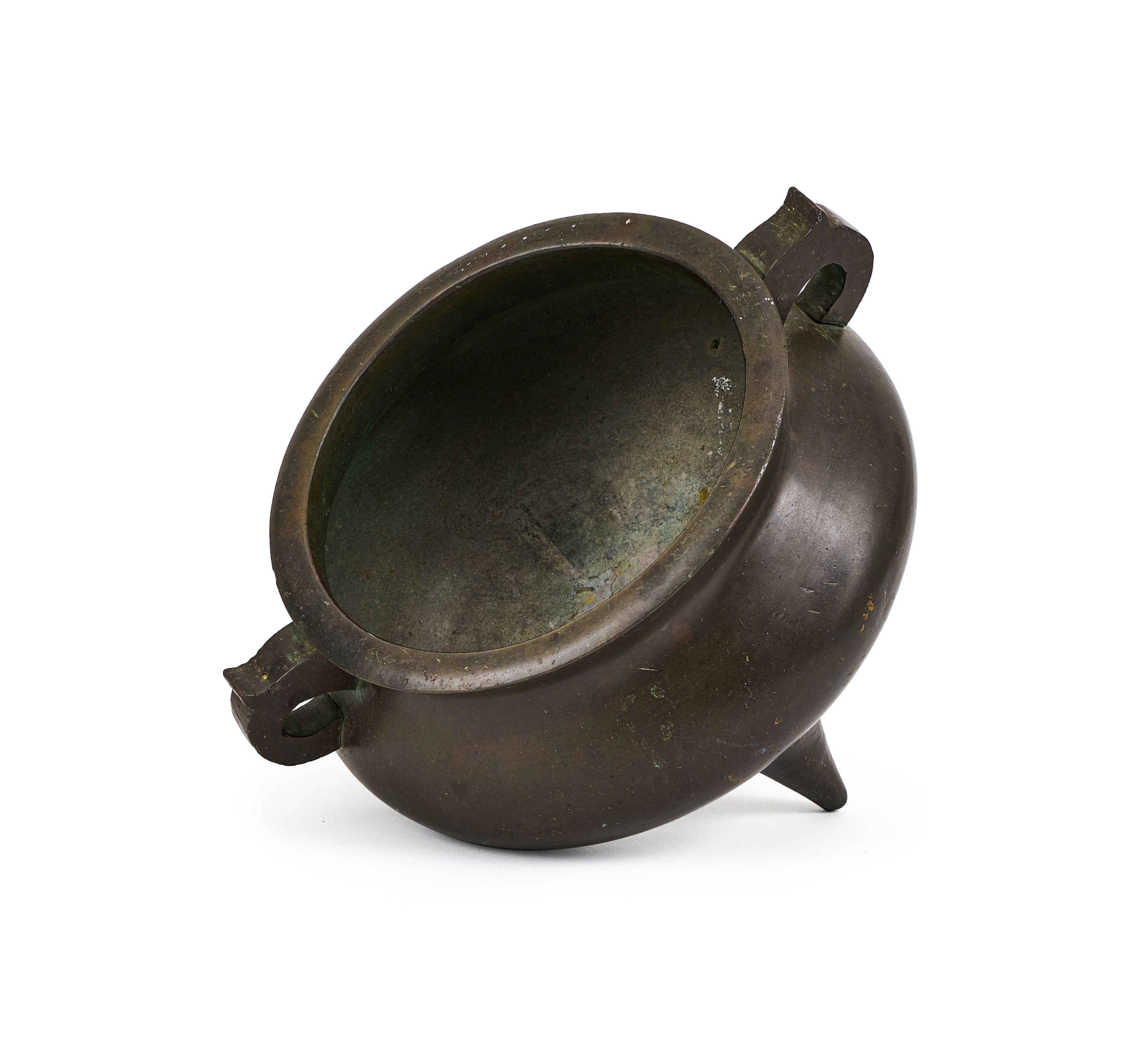 A LARGE BRONZE TRIPOD CENSER | QING DYNASTY, 19TH CENTURY - Image 4 of 5