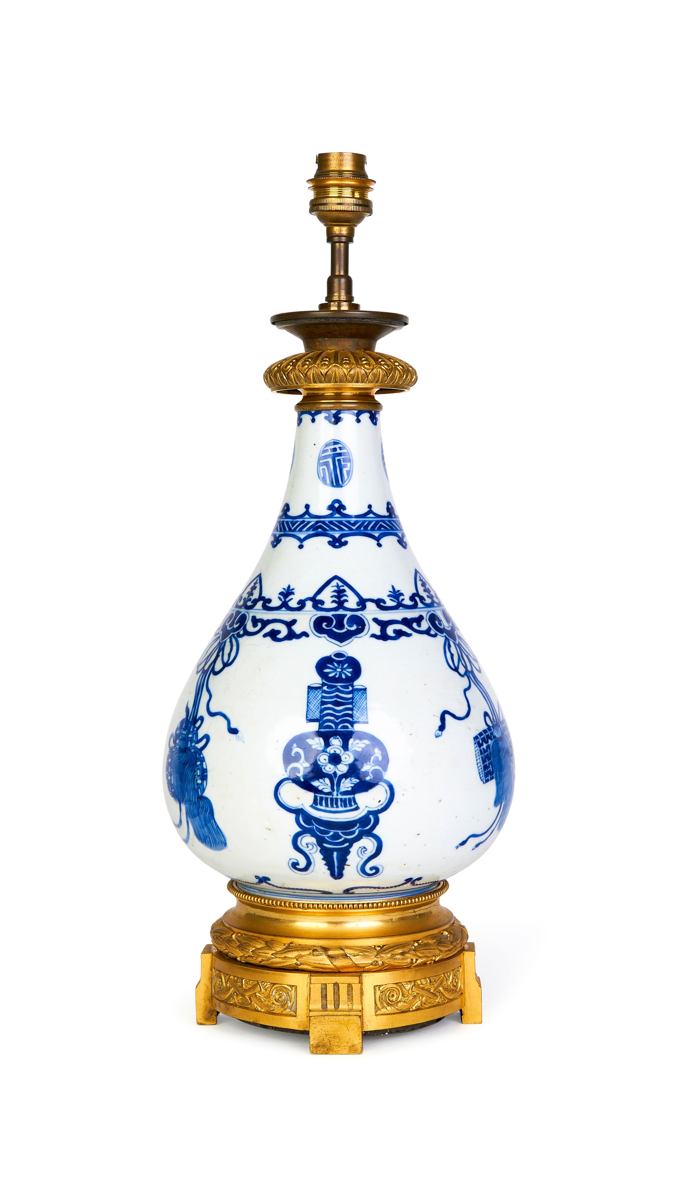 A CHINESE BLUE & WHITE VASE MOUNTED AS A LAMP, KANGXI PERIOD (1662-1722)