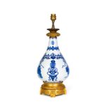 A CHINESE BLUE & WHITE VASE MOUNTED AS A LAMP, KANGXI PERIOD (1662-1722)