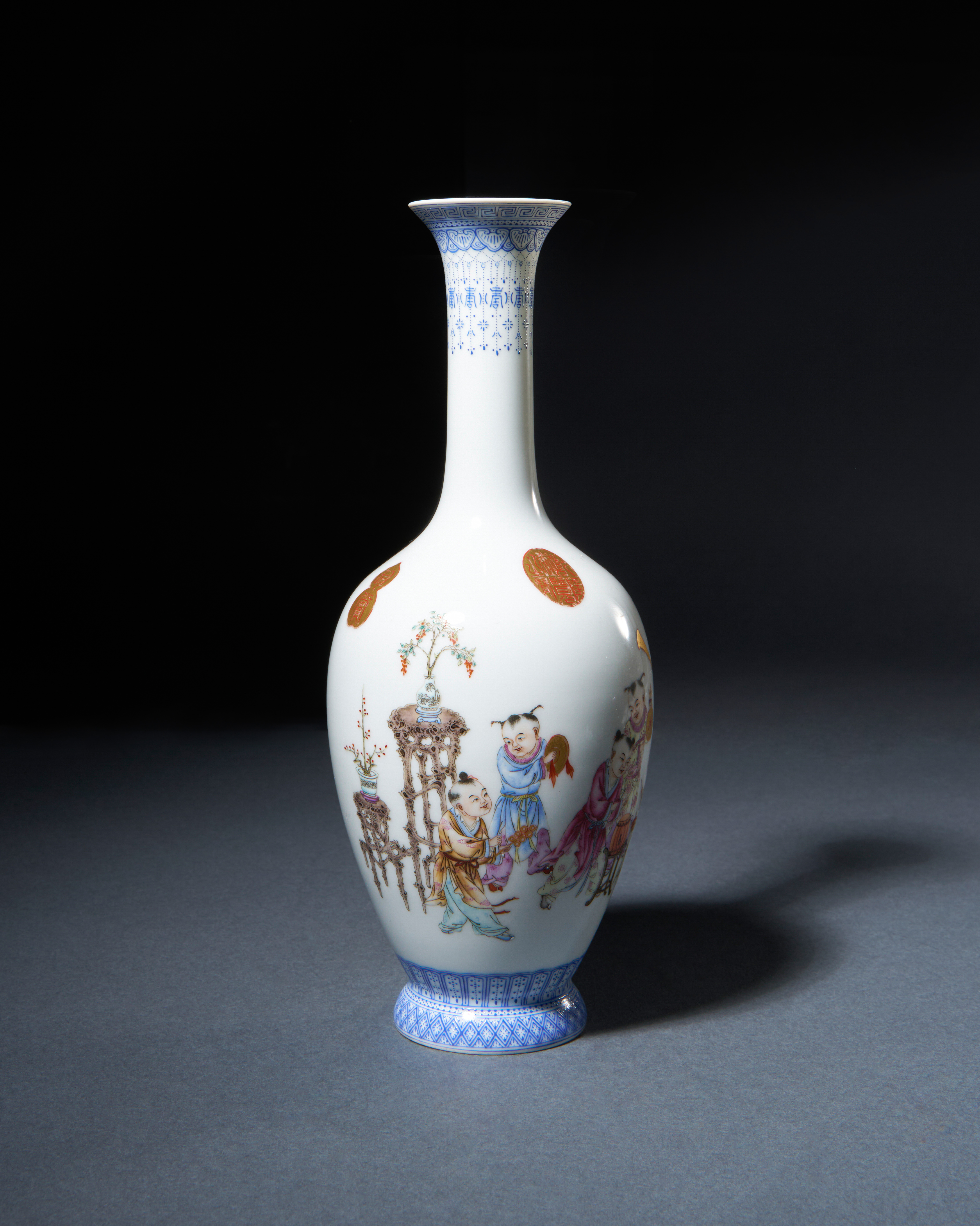 A FINE CHINESE FAMILLE ROSE VASE, QING DYNASTY OR EARLY REPUBLIC - Image 3 of 6