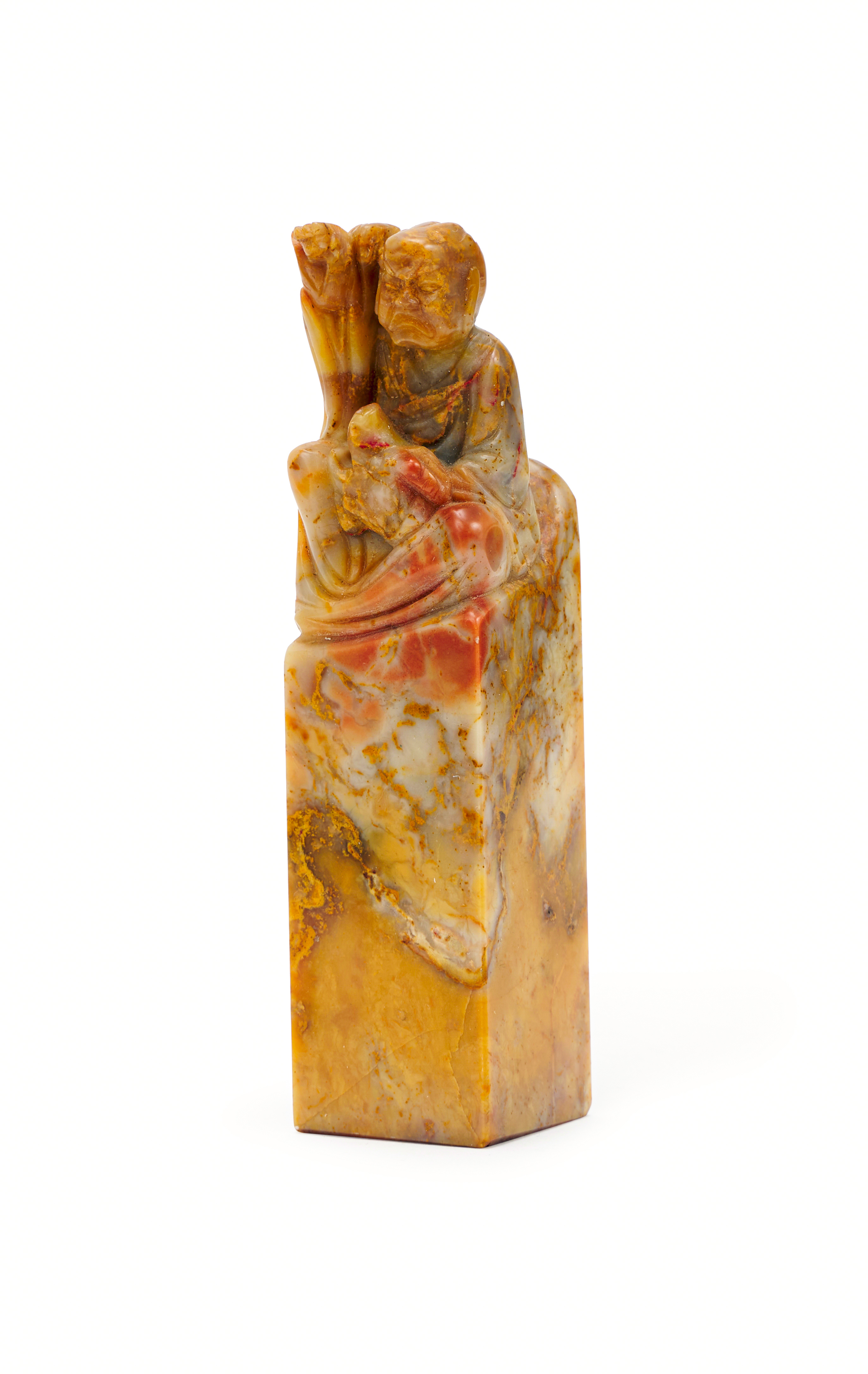 A CHINESE SOAPSTONE FIGURAL STAMP SEAL - Image 2 of 7