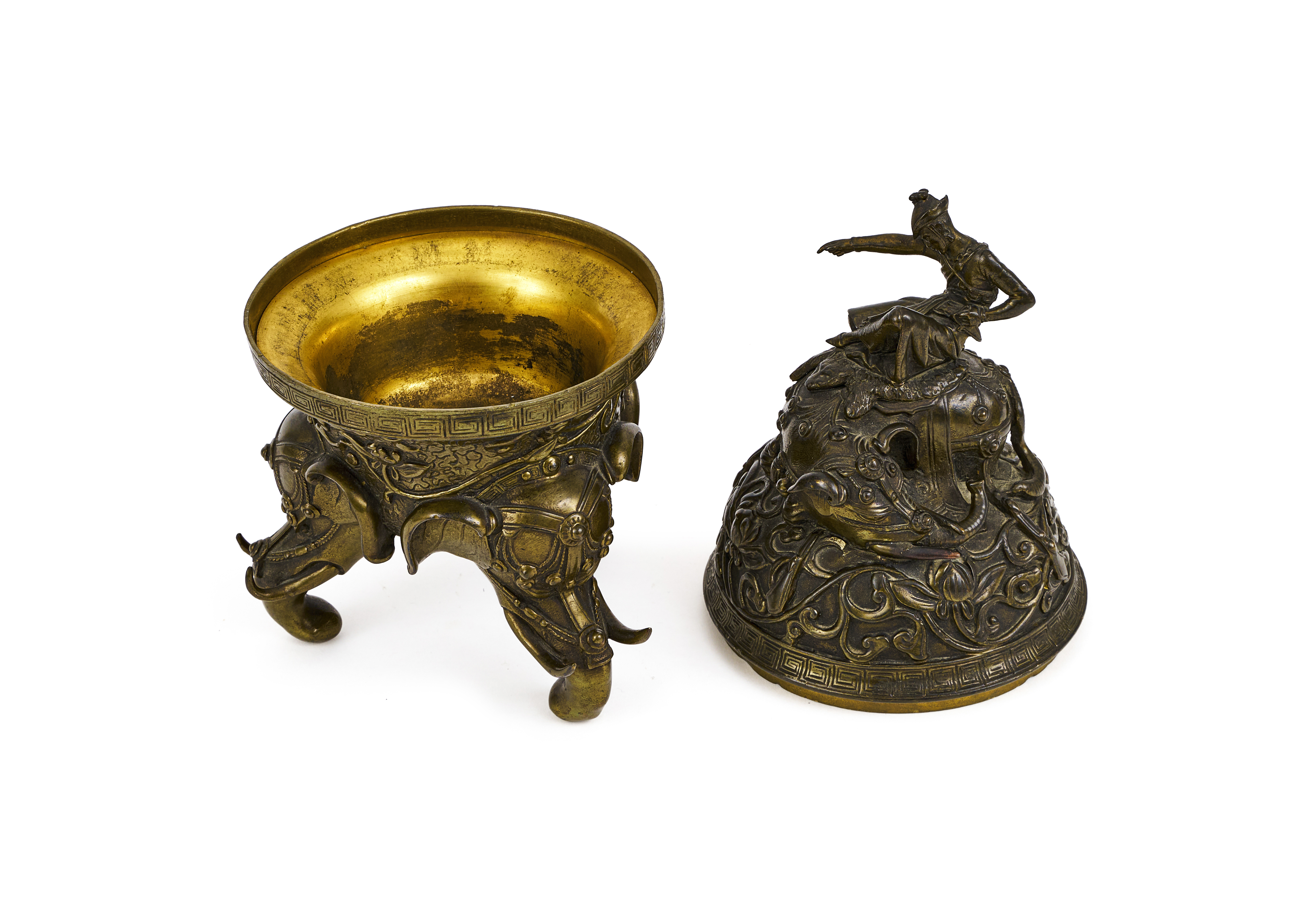 A LARGE CHINESE INCENSE BURNER MADE FOR EUROPEAN MARKET, QING DYNASTY (1644-1911) - Image 3 of 4