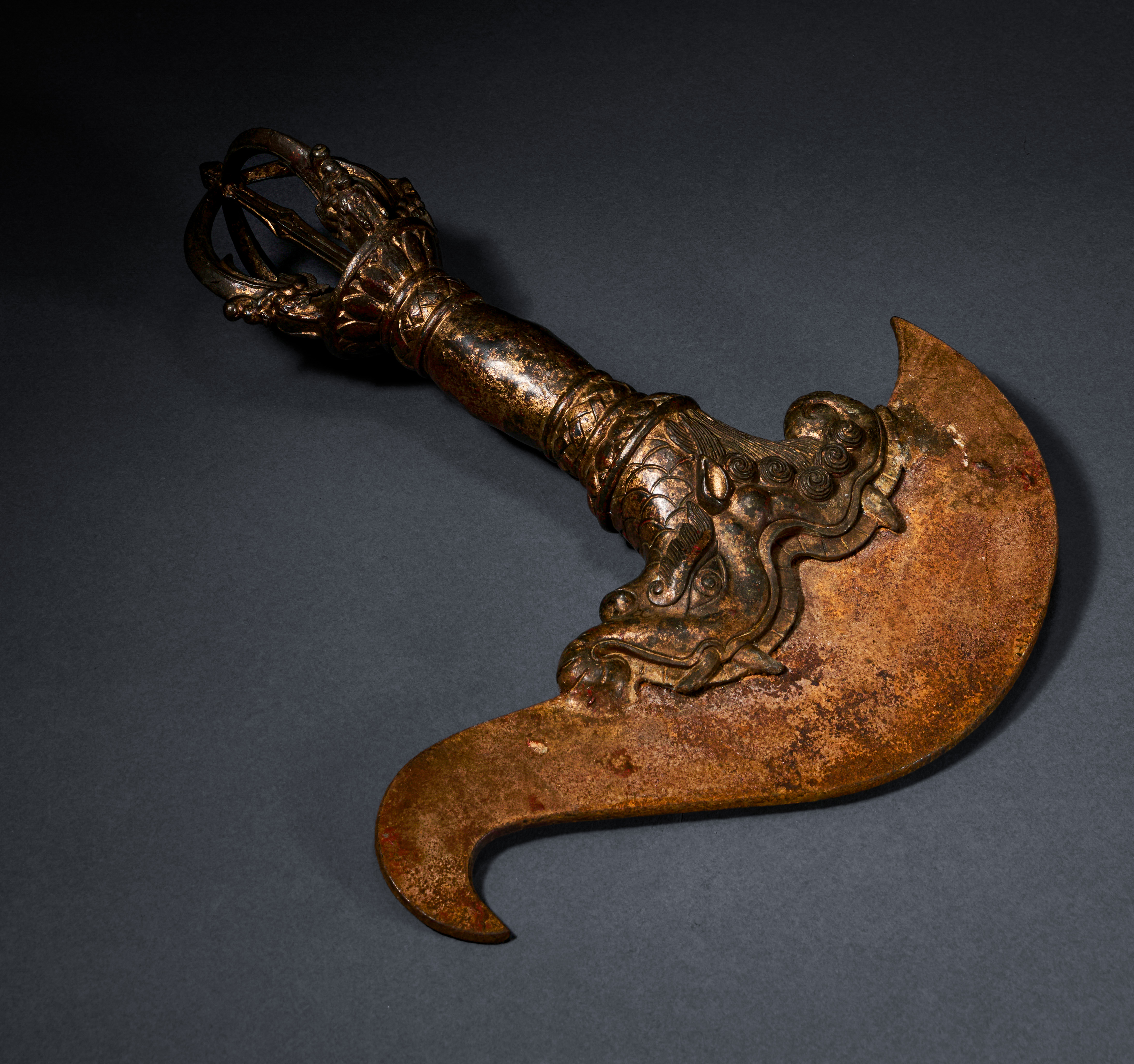 A TIBETAN BRONZE CURVED "FLAYING" KNIFE, 19TH CENTURY - Image 3 of 6