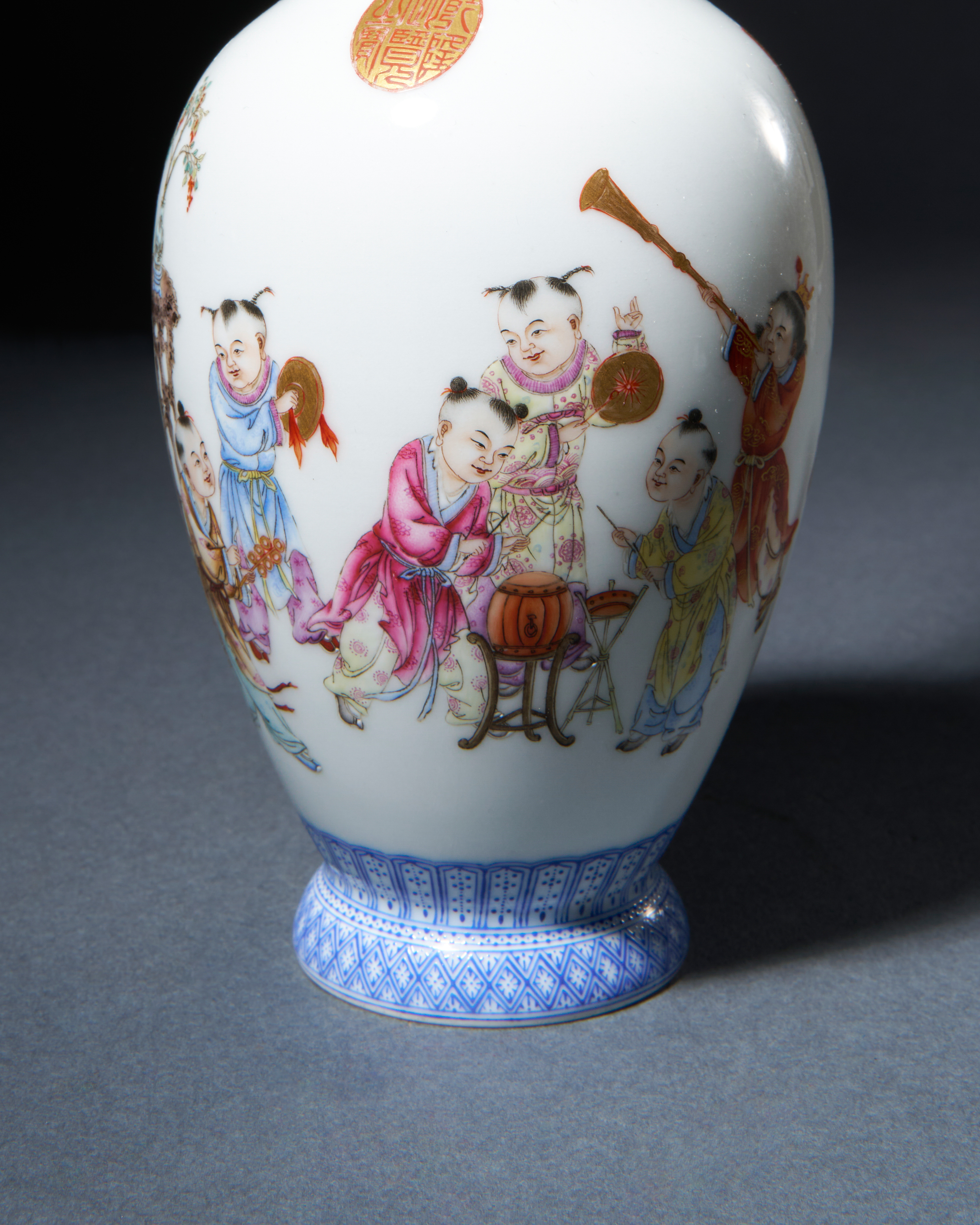 A FINE CHINESE FAMILLE ROSE VASE, QING DYNASTY OR EARLY REPUBLIC - Image 2 of 6