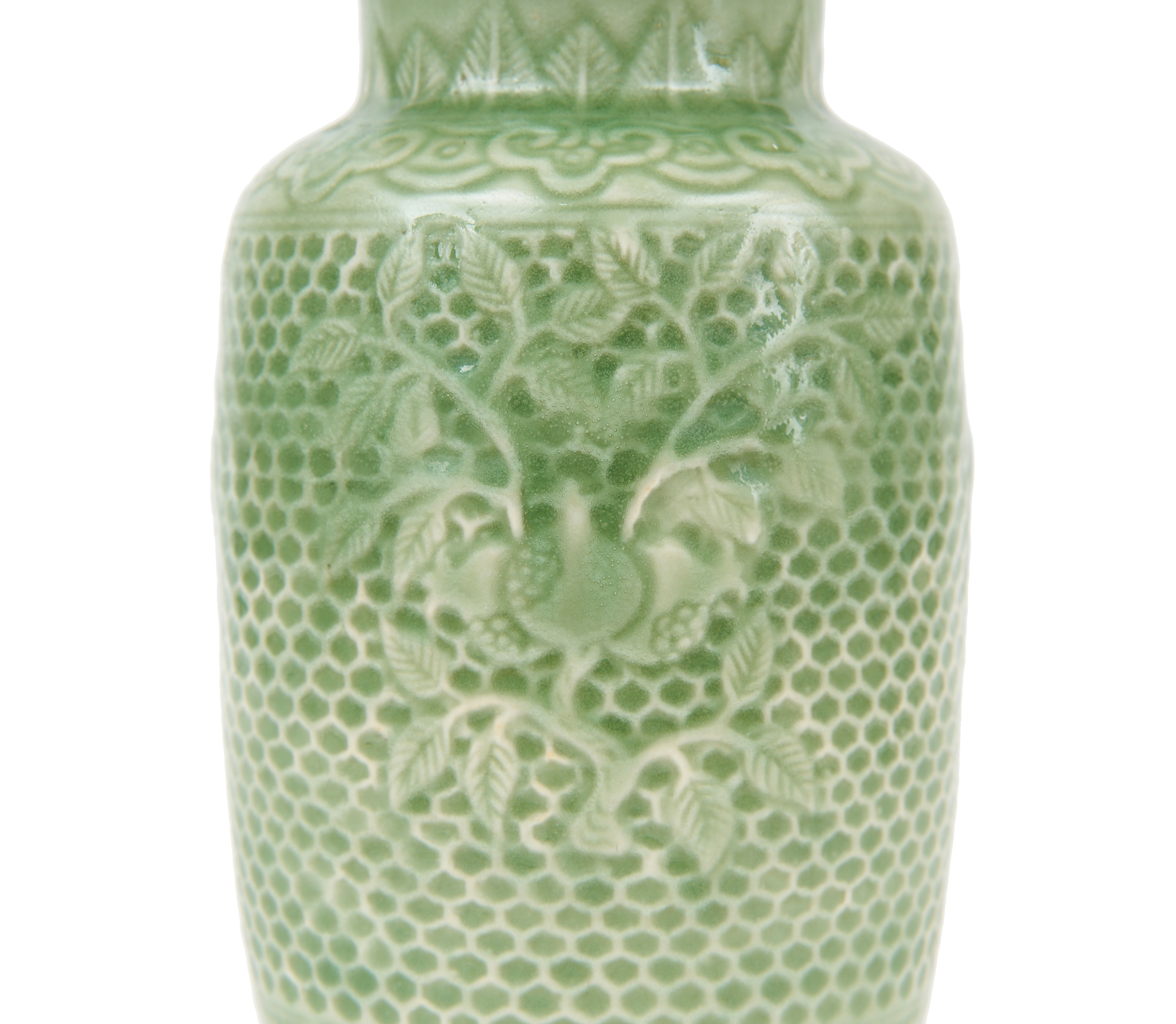 A CHINESE GLAZED CELADON VASE, QING DYNASTY (1644-1911) - Image 2 of 4