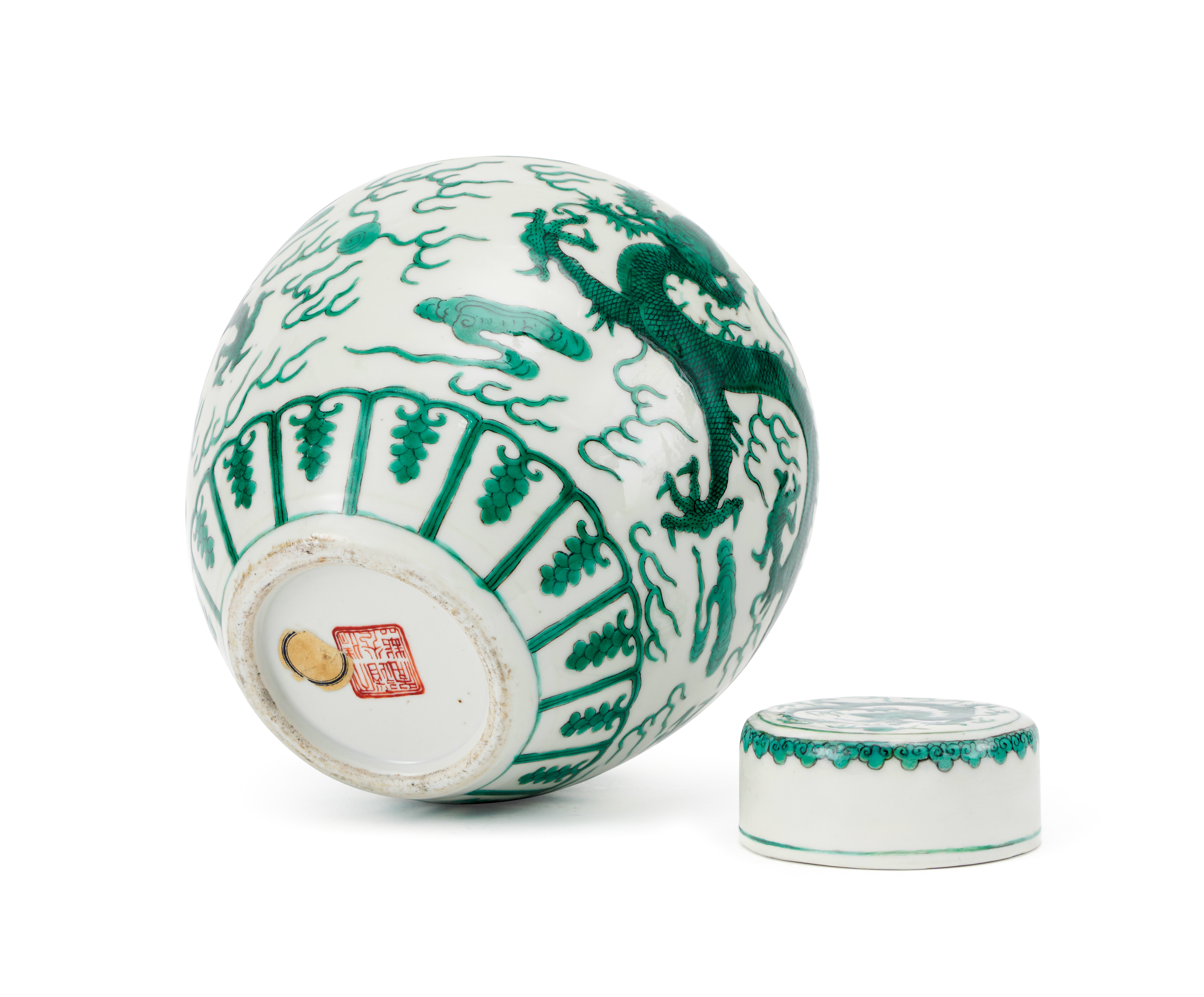 A FINE GREEN-ENAMELED 'DRAGON' JAR AND COVER - Image 4 of 5