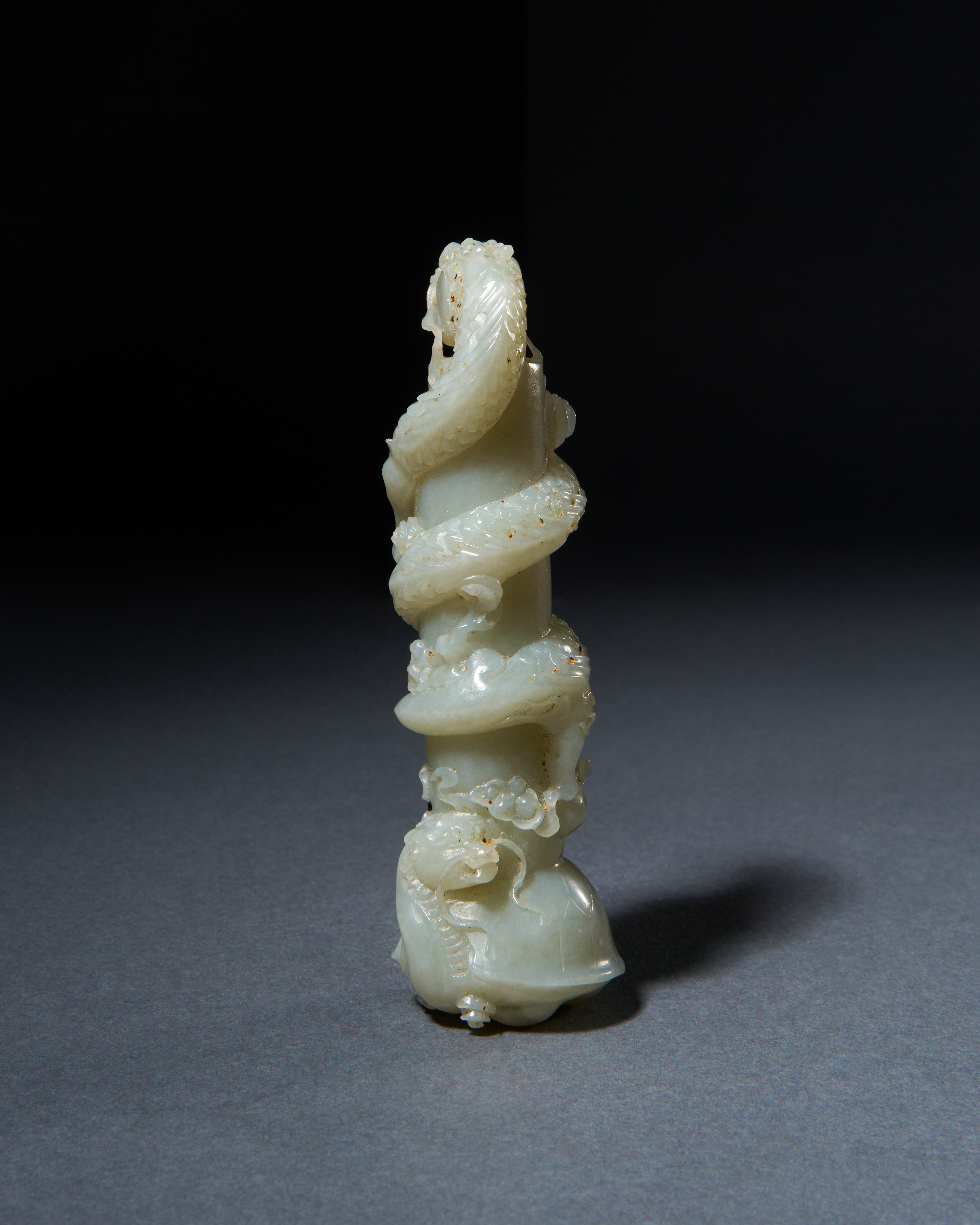 A LARGE CHINESE JADE "DRAGON" HANDLE, QING DYNASTY (1644-1911) - Image 2 of 4