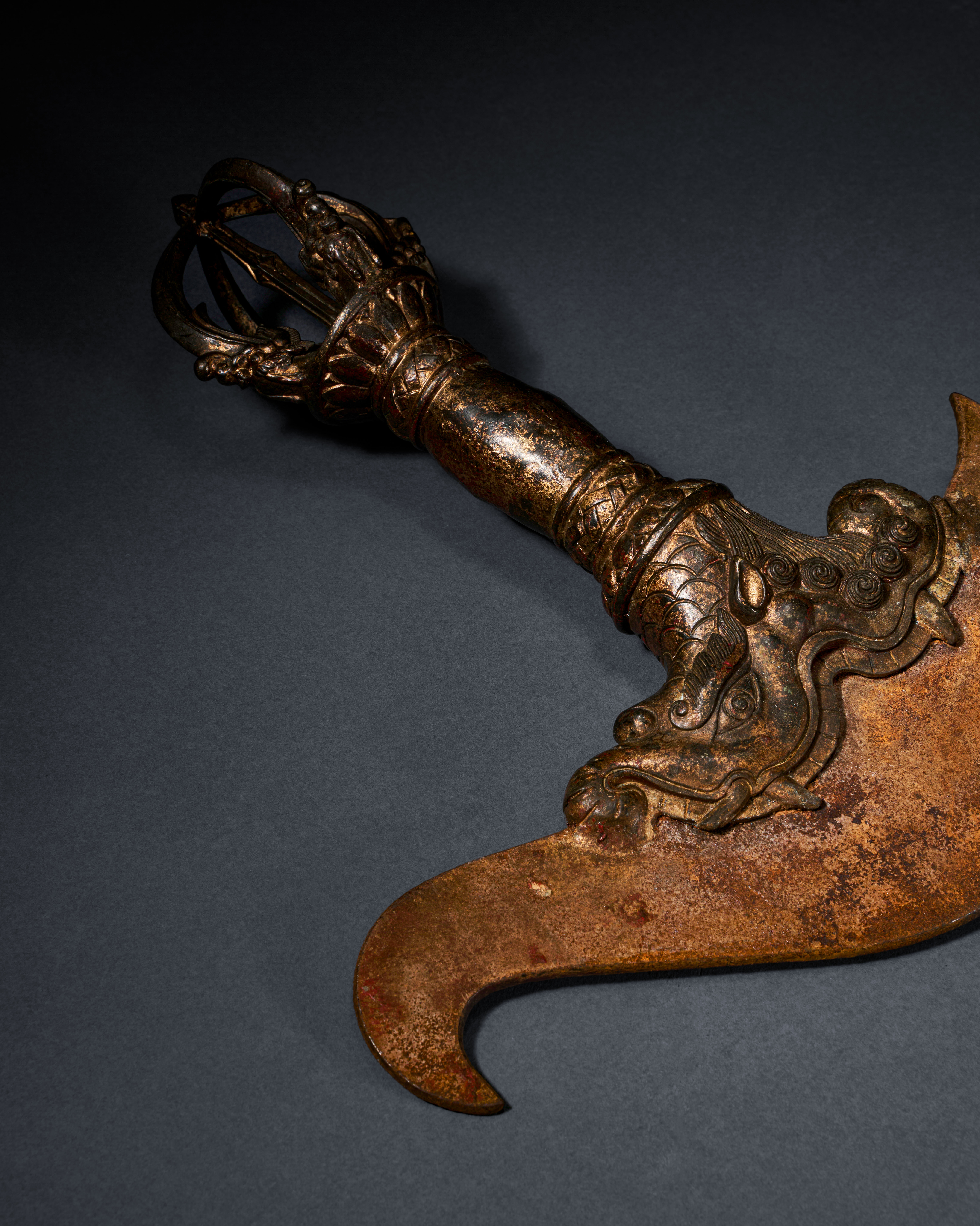 A TIBETAN BRONZE CURVED "FLAYING" KNIFE, 19TH CENTURY - Image 6 of 6