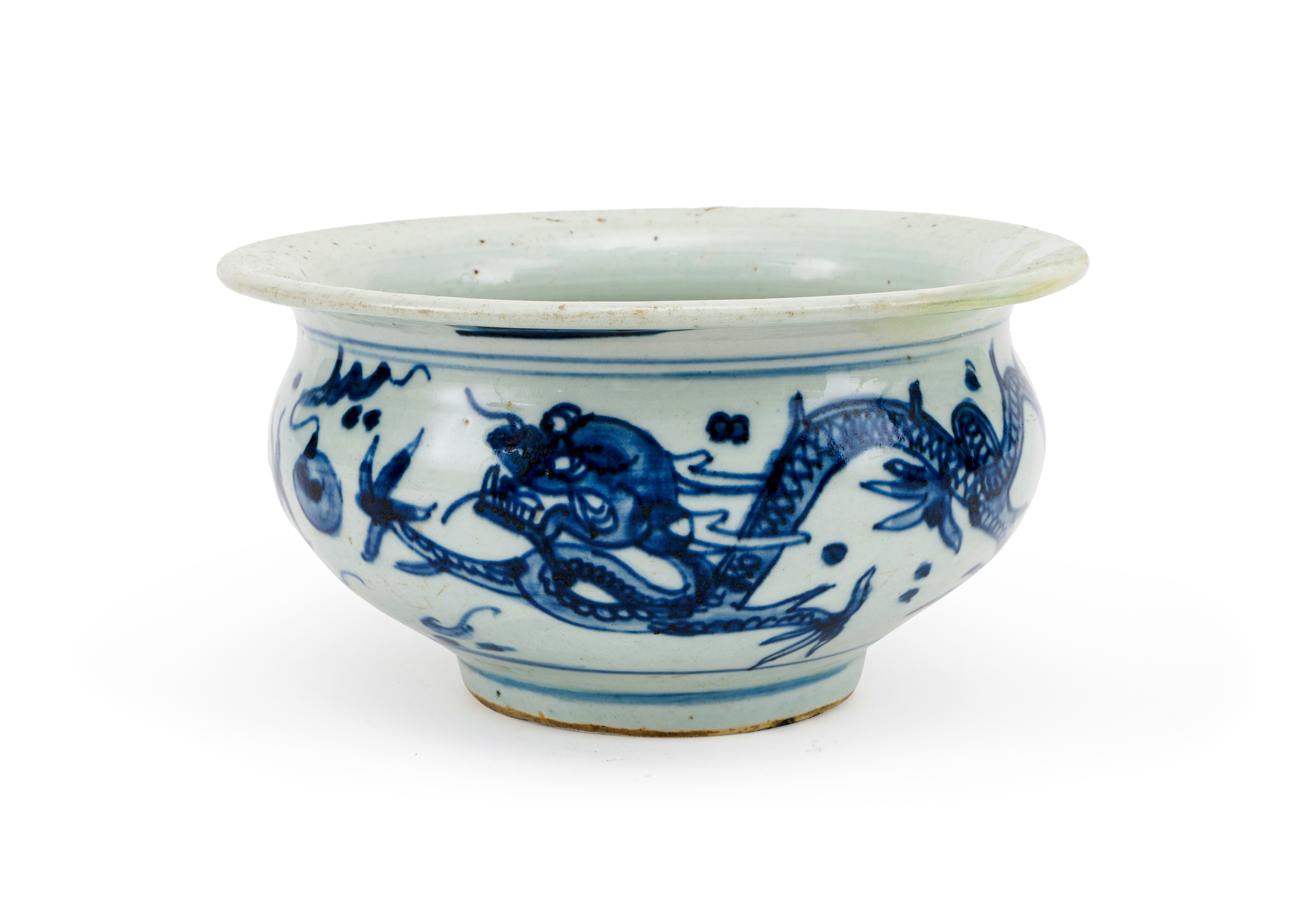 A CHINESE BLUE & WHITE CENSER, MING DYNASTY (1368-1644)