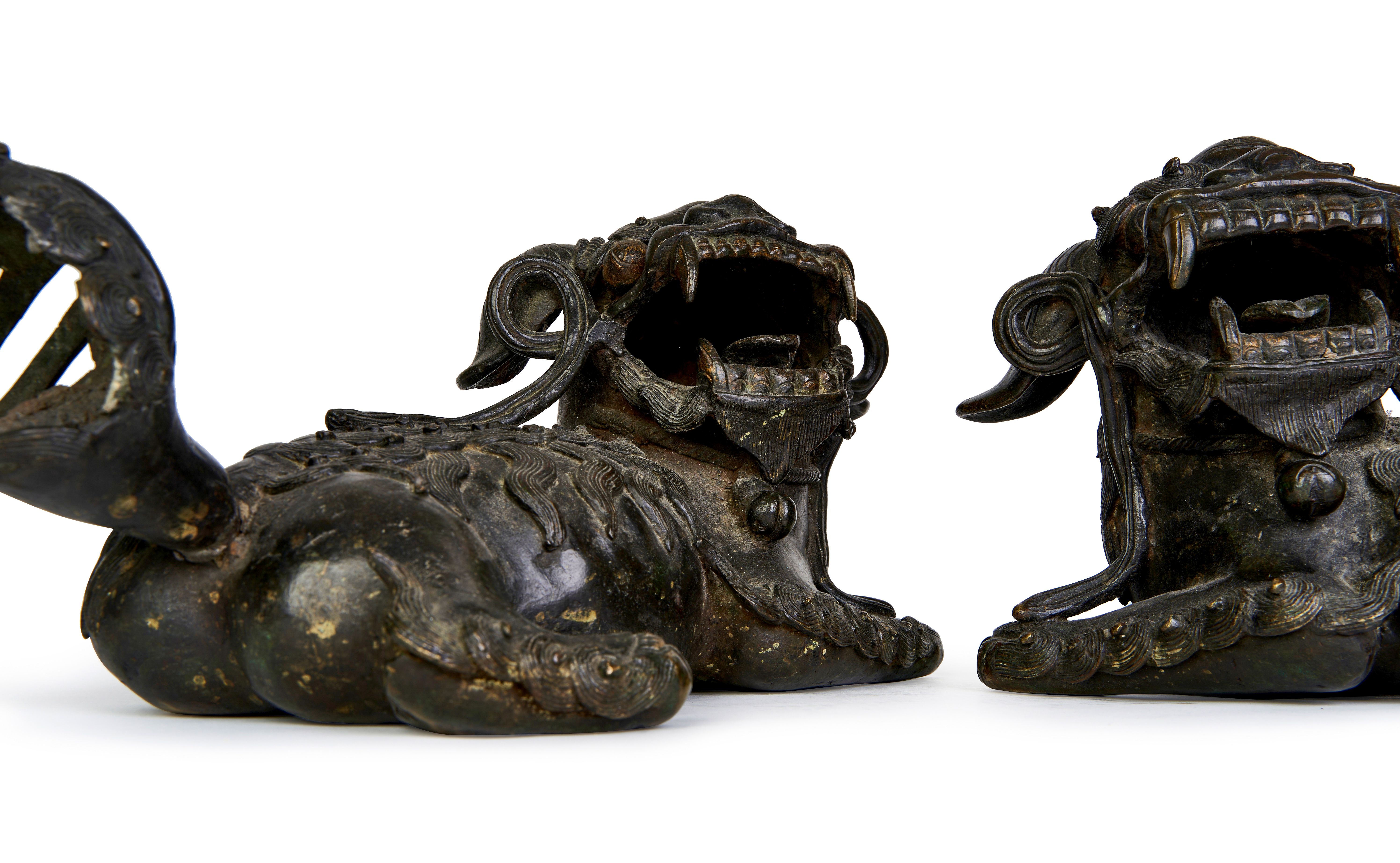 A PAIR OF CHINESE BRONZE FOO DOG CENSERS, QING DYNASTY (1644-1911) - Image 5 of 9