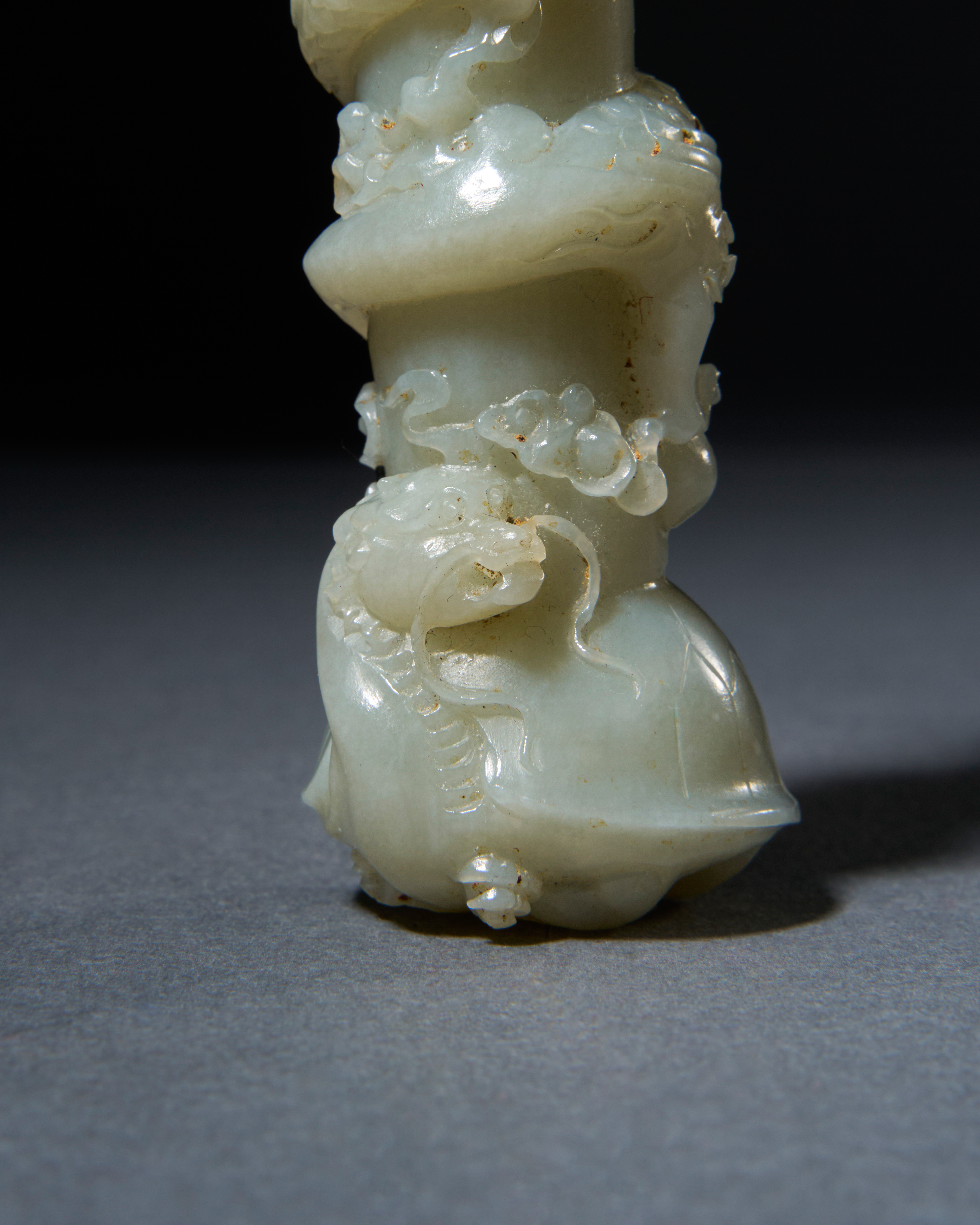A LARGE CHINESE JADE "DRAGON" HANDLE, QING DYNASTY (1644-1911) - Image 3 of 4