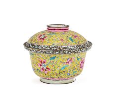 A YELLOW GROUND CHINESE CANTON ENAMEL LIDDED TEA CUP, QIANLONG PERIOD (1736-1795)