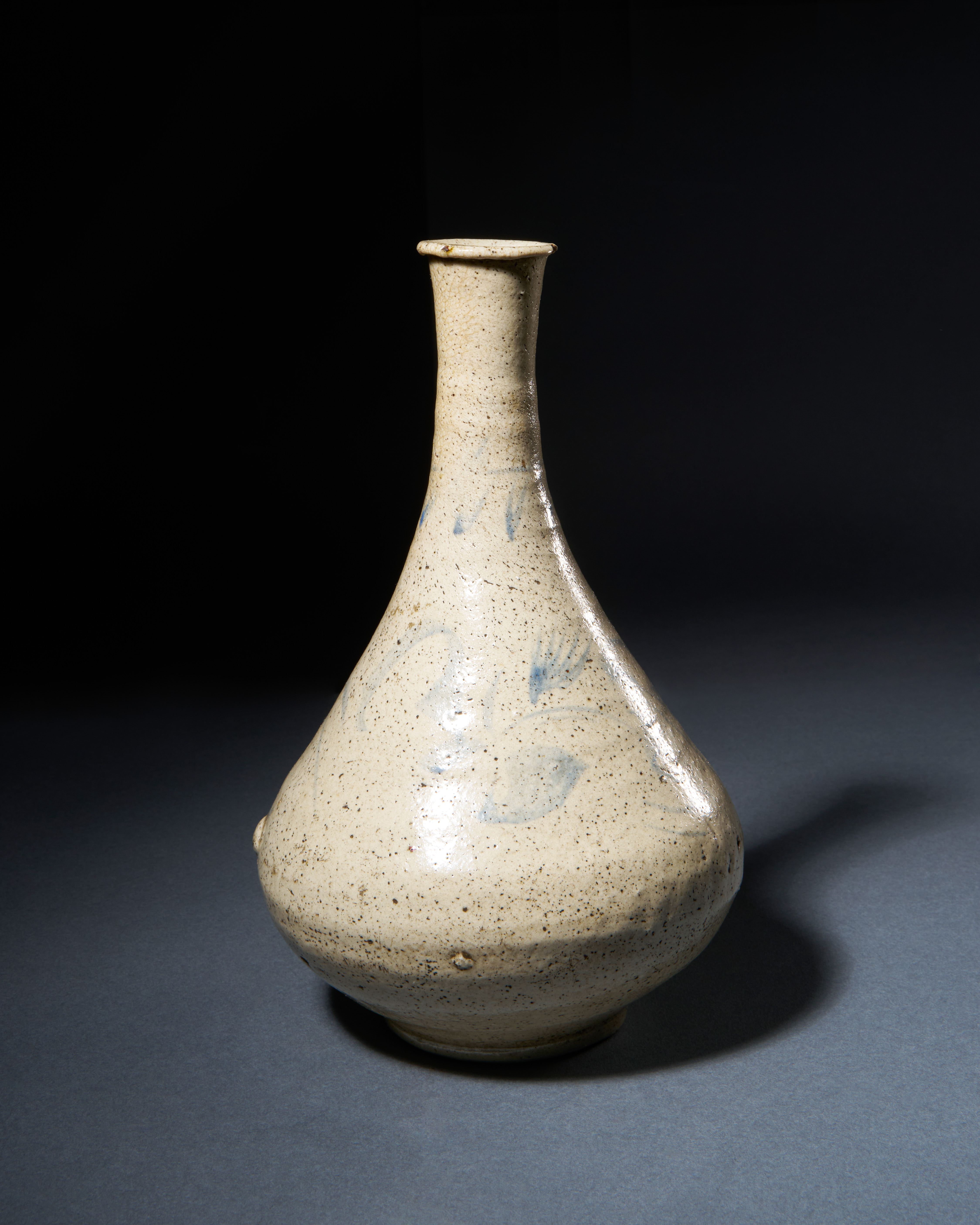 A KOREAN BOTTLE VASE JOSEON DYNASTY (1392-1897) - Image 2 of 3