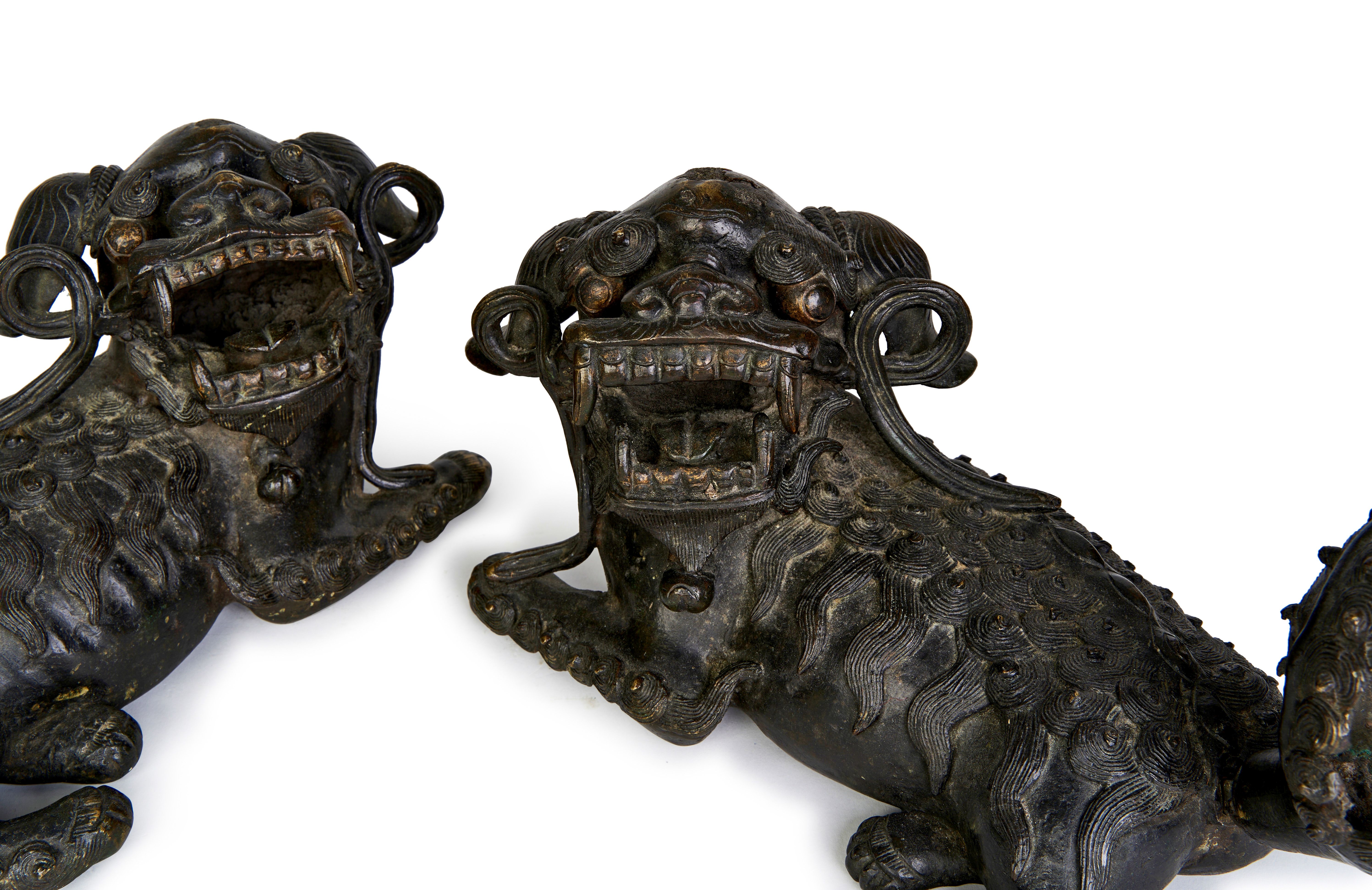 A PAIR OF CHINESE BRONZE FOO DOG CENSERS, QING DYNASTY (1644-1911) - Image 4 of 9
