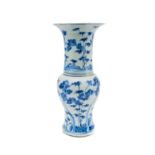 A LARGE CHINESE BLUE & WHITE YEN YEN VASE, KANGXI PERIOD (1662-1722)