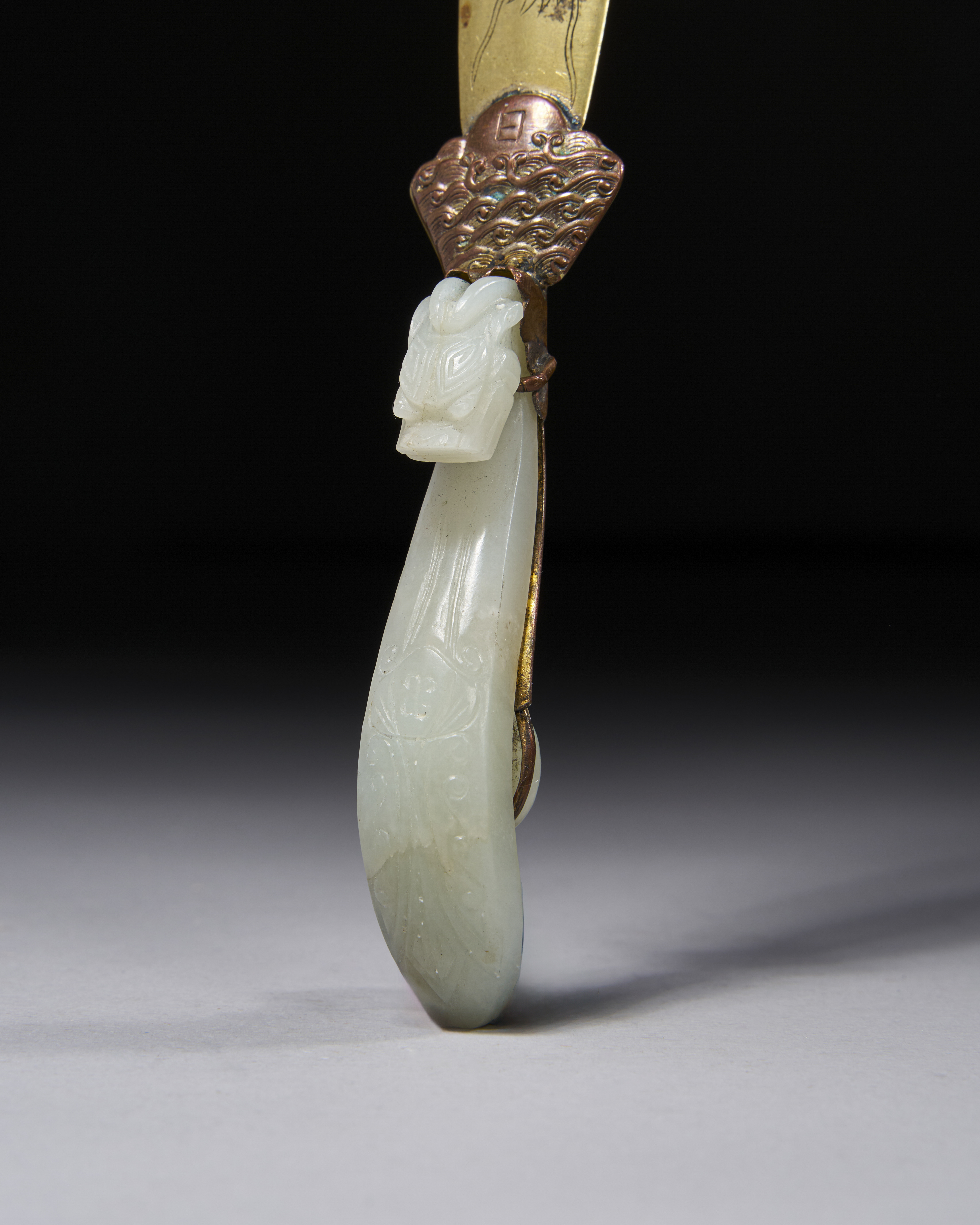 A CHINESE JADE MOUNTED WHITE METAL LETTER OPENER, QING DYNASTY (1644-1911) - Image 2 of 3