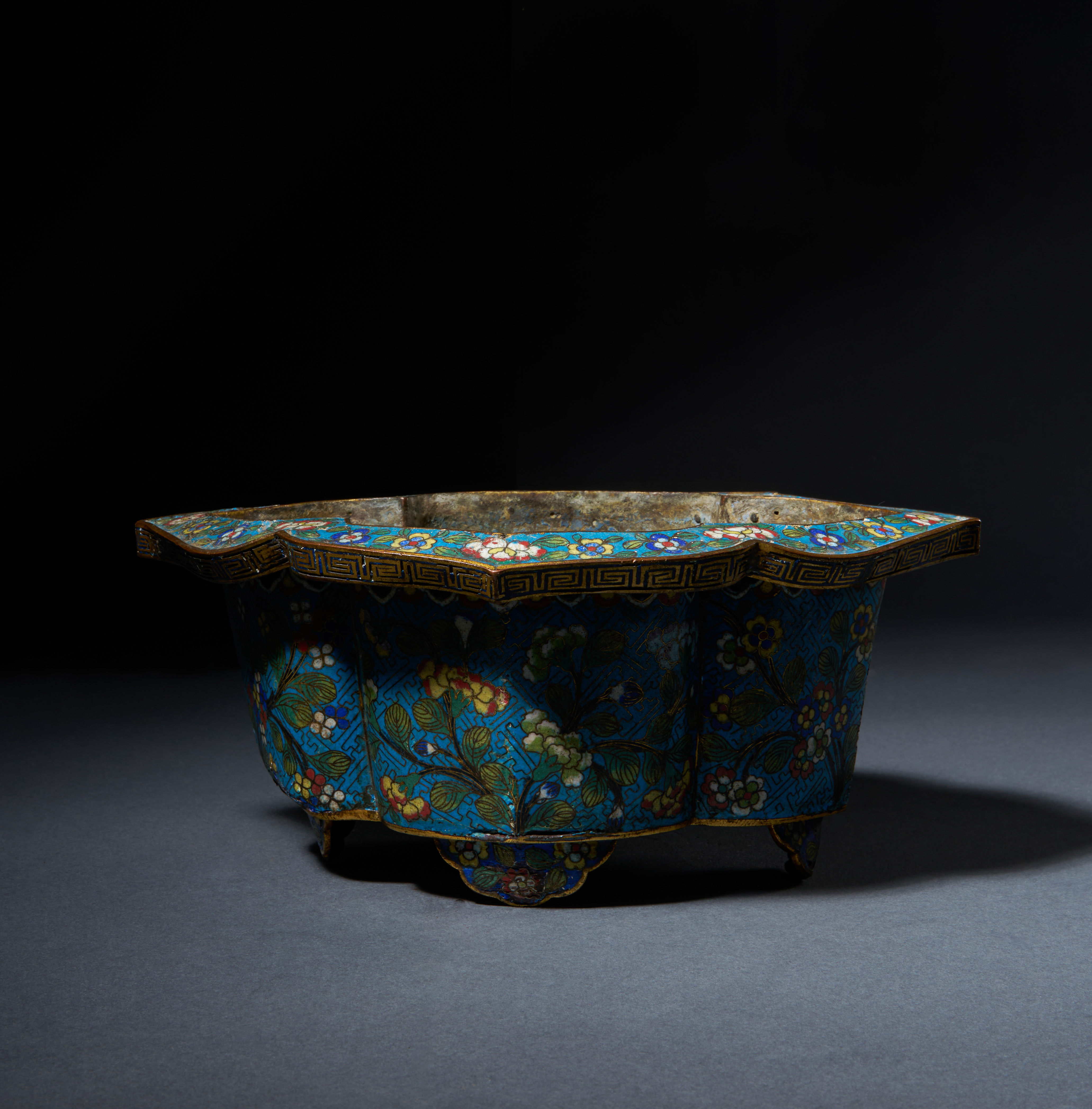 A CLOISONNE POT, QING DYNASTY (1644-1911) - Image 3 of 5