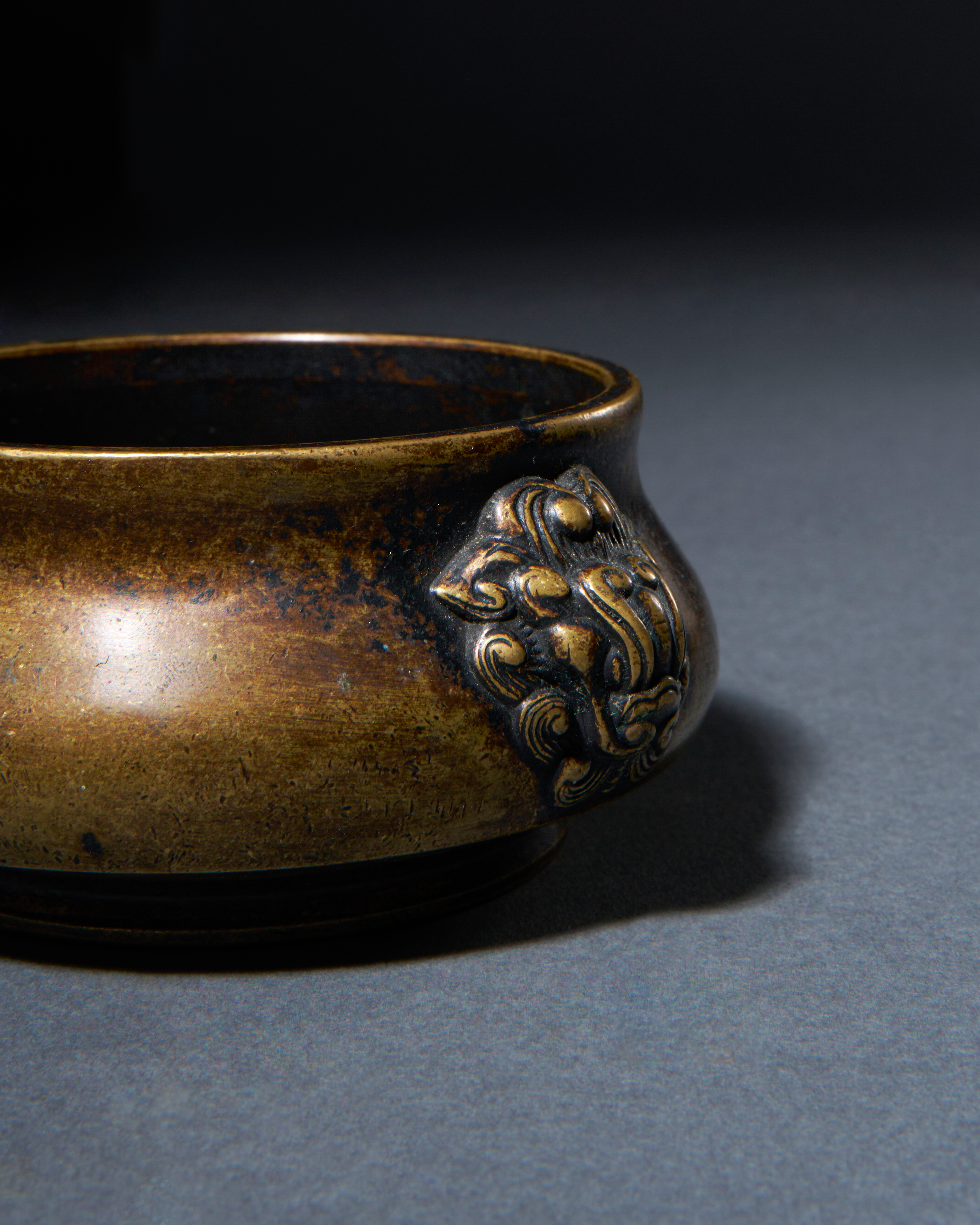 A CHINESE BRONZE TRIPOD CENSER, QING DYNASTY (1644-1911) - Image 3 of 5
