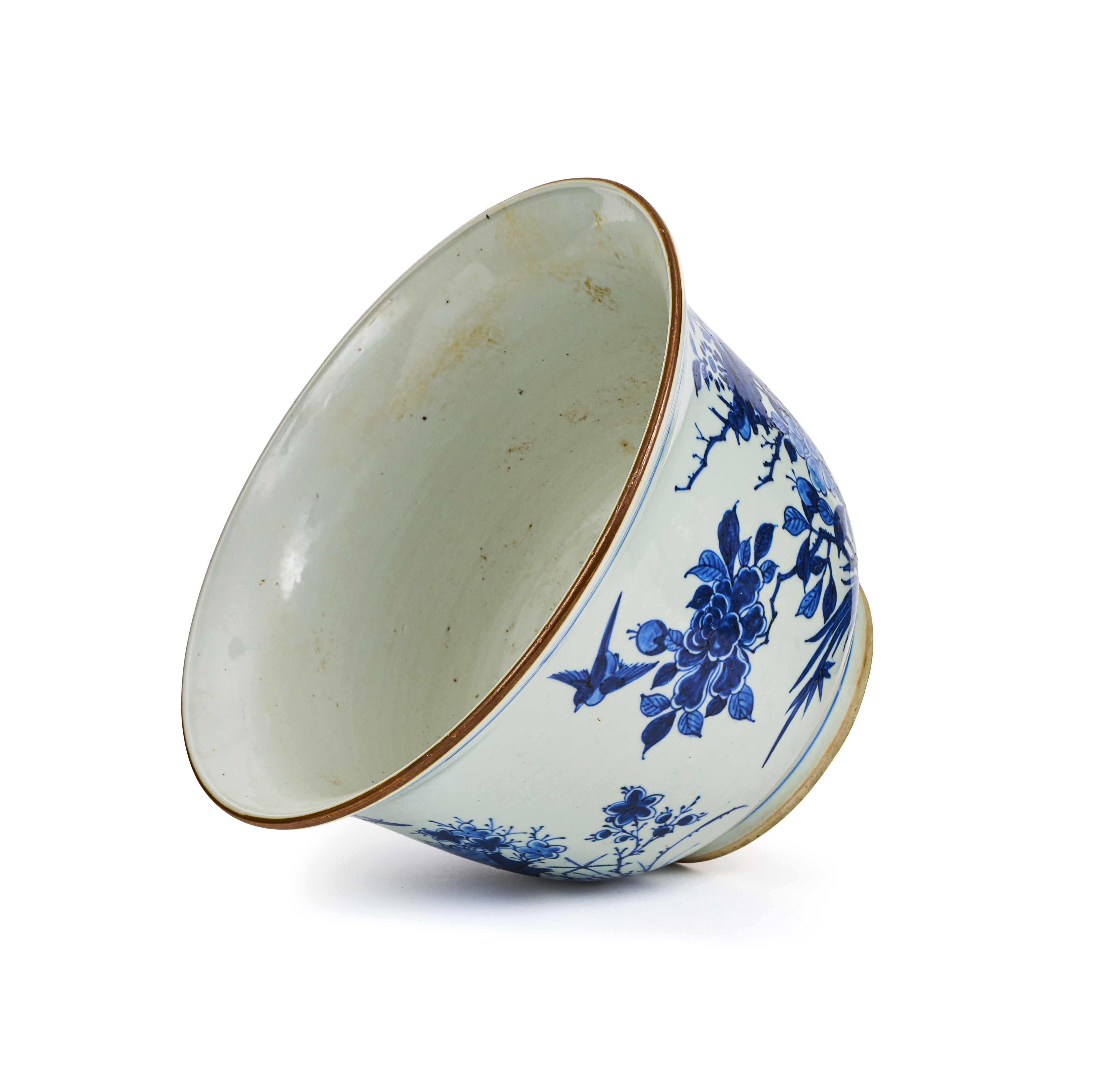 A CHINESE BLUE & WHITE FLORAL MAGPIE JARDINIERE, QING DYNASTY (1644-1911) - Image 3 of 4