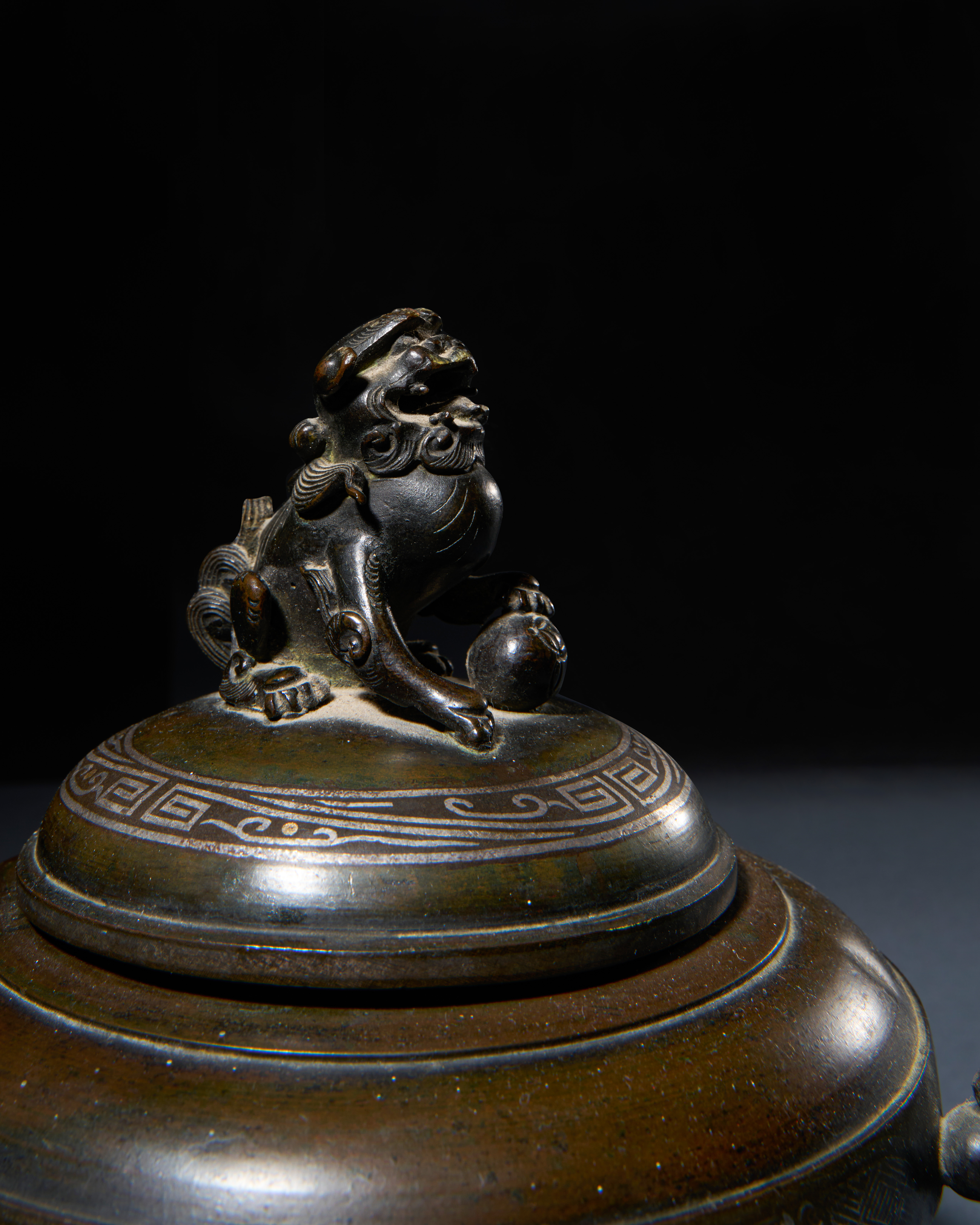 A SILVER INLAID BRONZE QILIN CENSER, QING DYNASTY (1644-1911) - Image 2 of 4