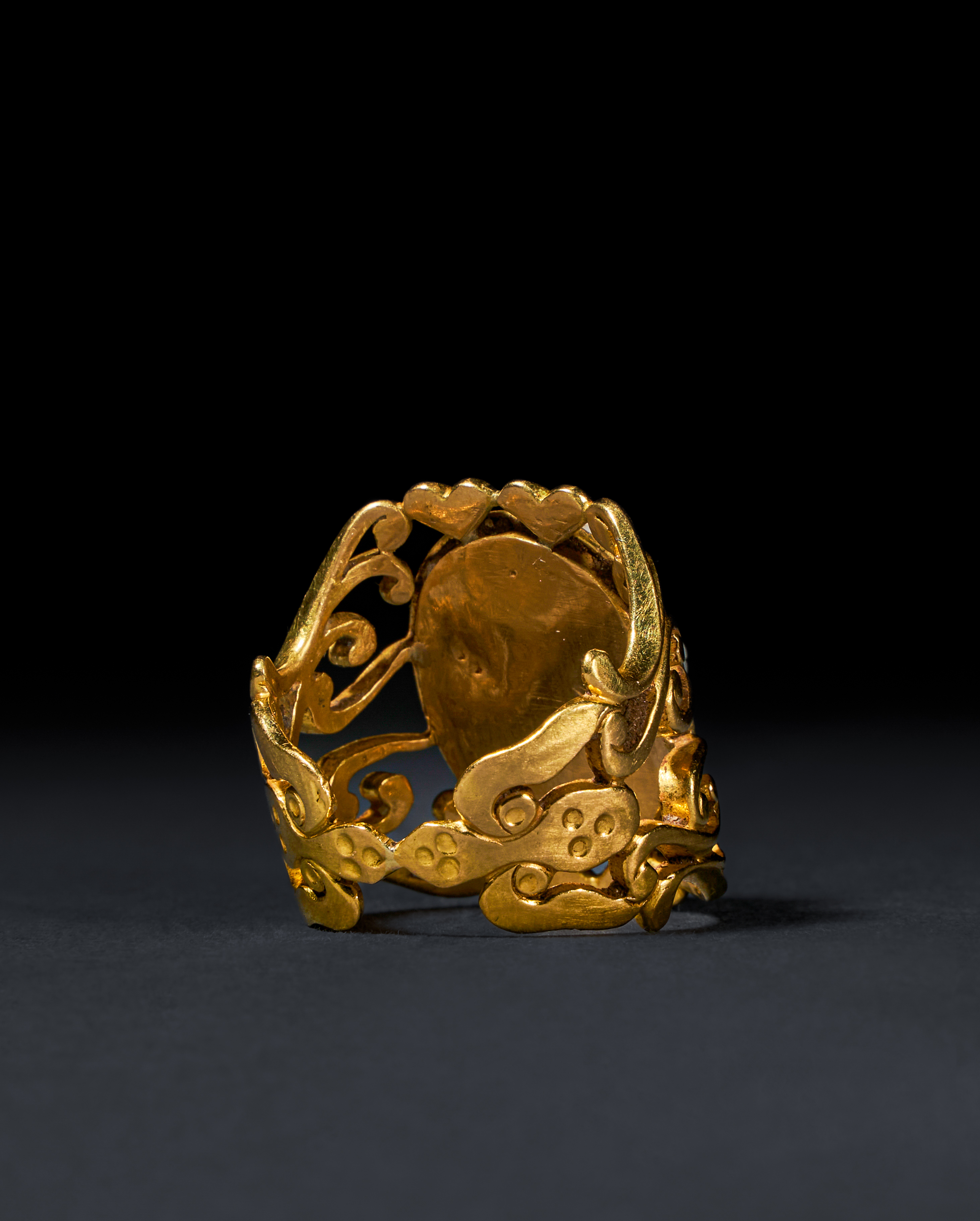 A GOLD ROMAN CAMEO RING OF A GODDESS, CIRCA 1ST CENTURY B.C.-1ST CENTURY A.D. - Image 3 of 3