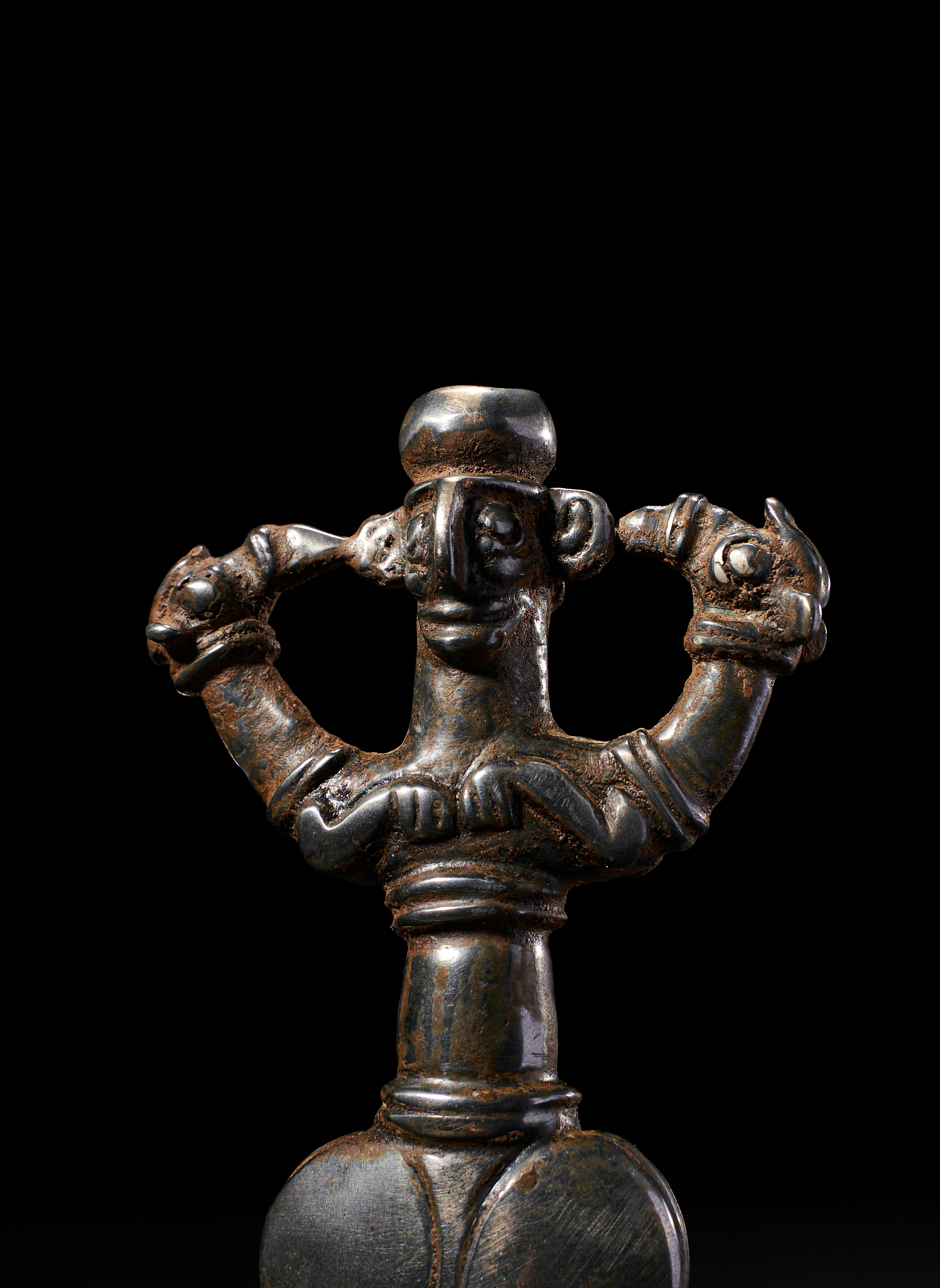 A LURISTAN ‘MASTER OF ANIMALS’ BRONZE STANDARD FINIAL, IRAN, CIRCA 1000-650 BC - Image 2 of 2