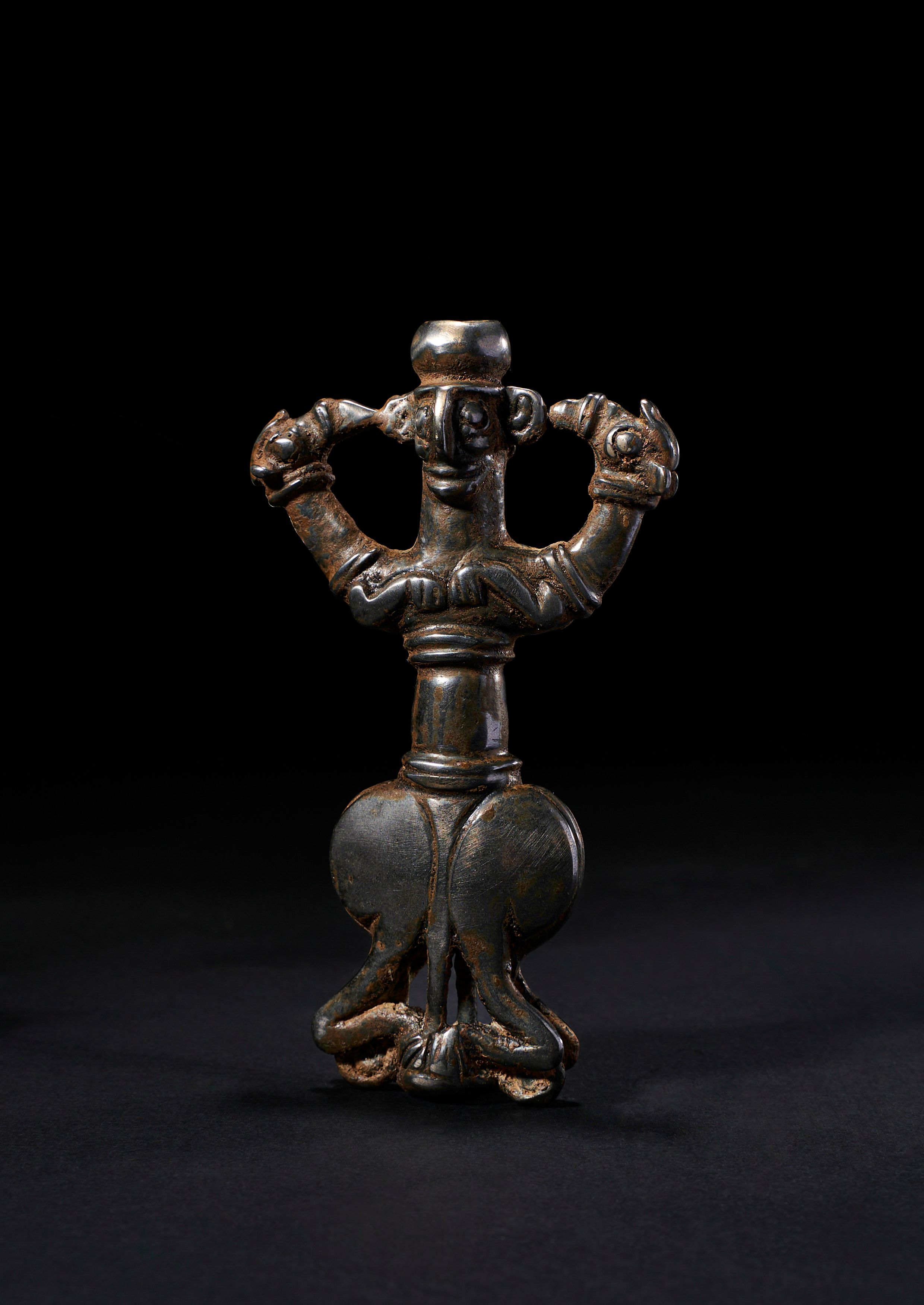 A LURISTAN ‘MASTER OF ANIMALS’ BRONZE STANDARD FINIAL, IRAN, CIRCA 1000-650 BC