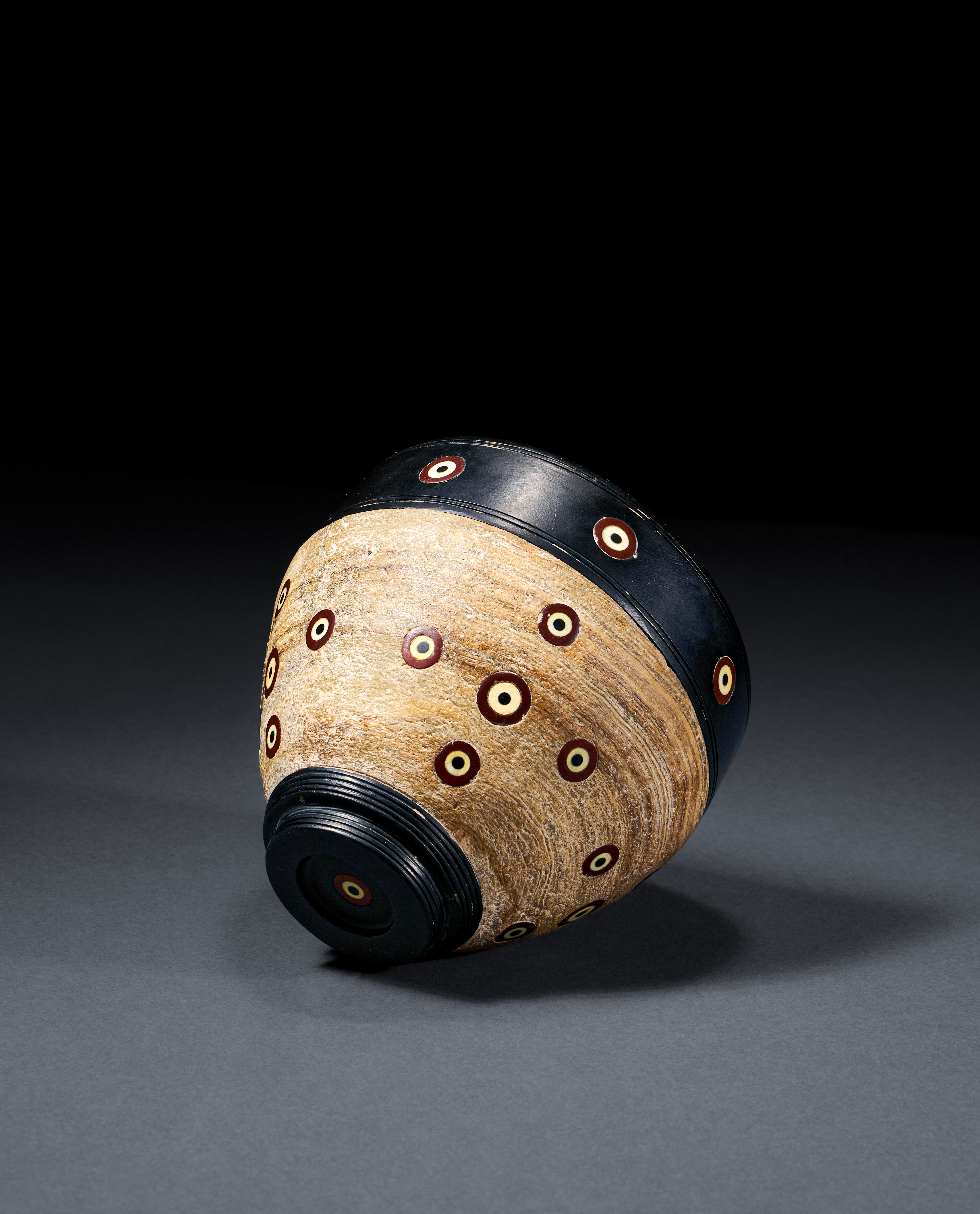 A RARE ELAMITE ALABASTER INLAID CUP, CIRCA 3000 B.C. - Image 3 of 4
