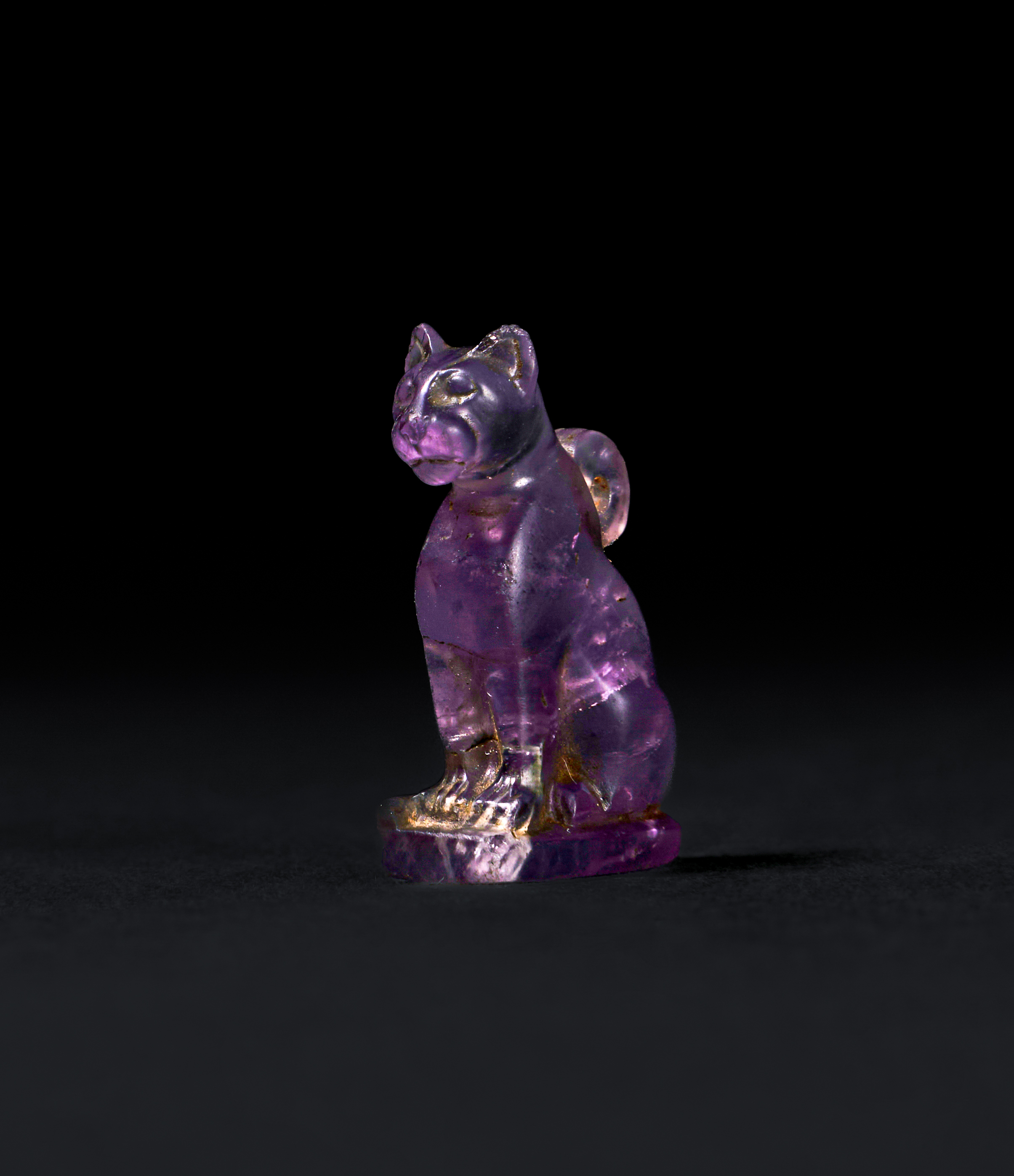 AN EGYPTIAN AMETHYST CAT AMULET LATE PERIOD TO PTOLEMAIC PERIOD, 664-30 B.C. - Image 3 of 3