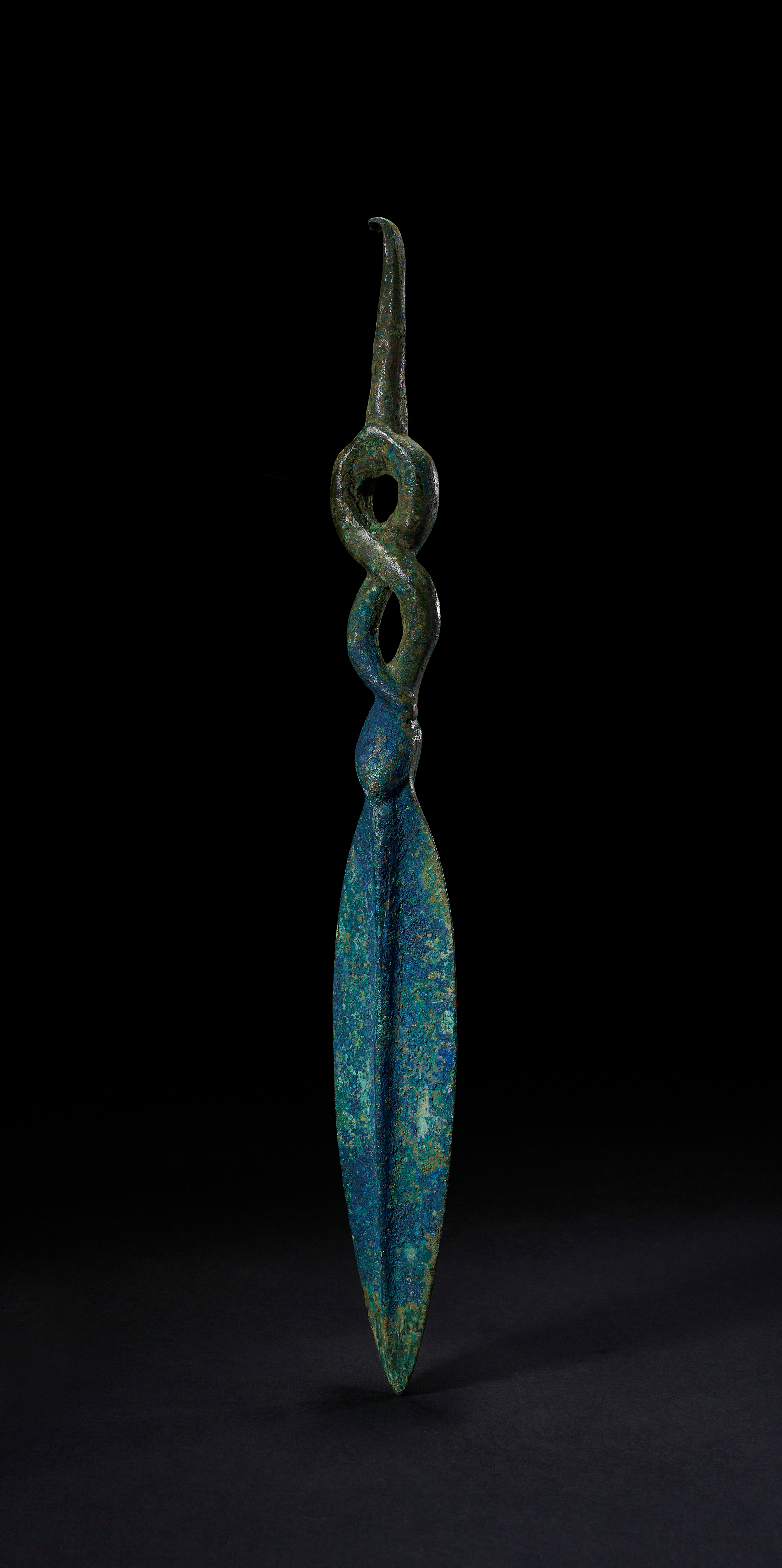 A LARGE TWISTED LURISTAN BRONZE SPEAR HEAD ATTACHMENT, CIRCA CIRCA 1200-900 B.C.