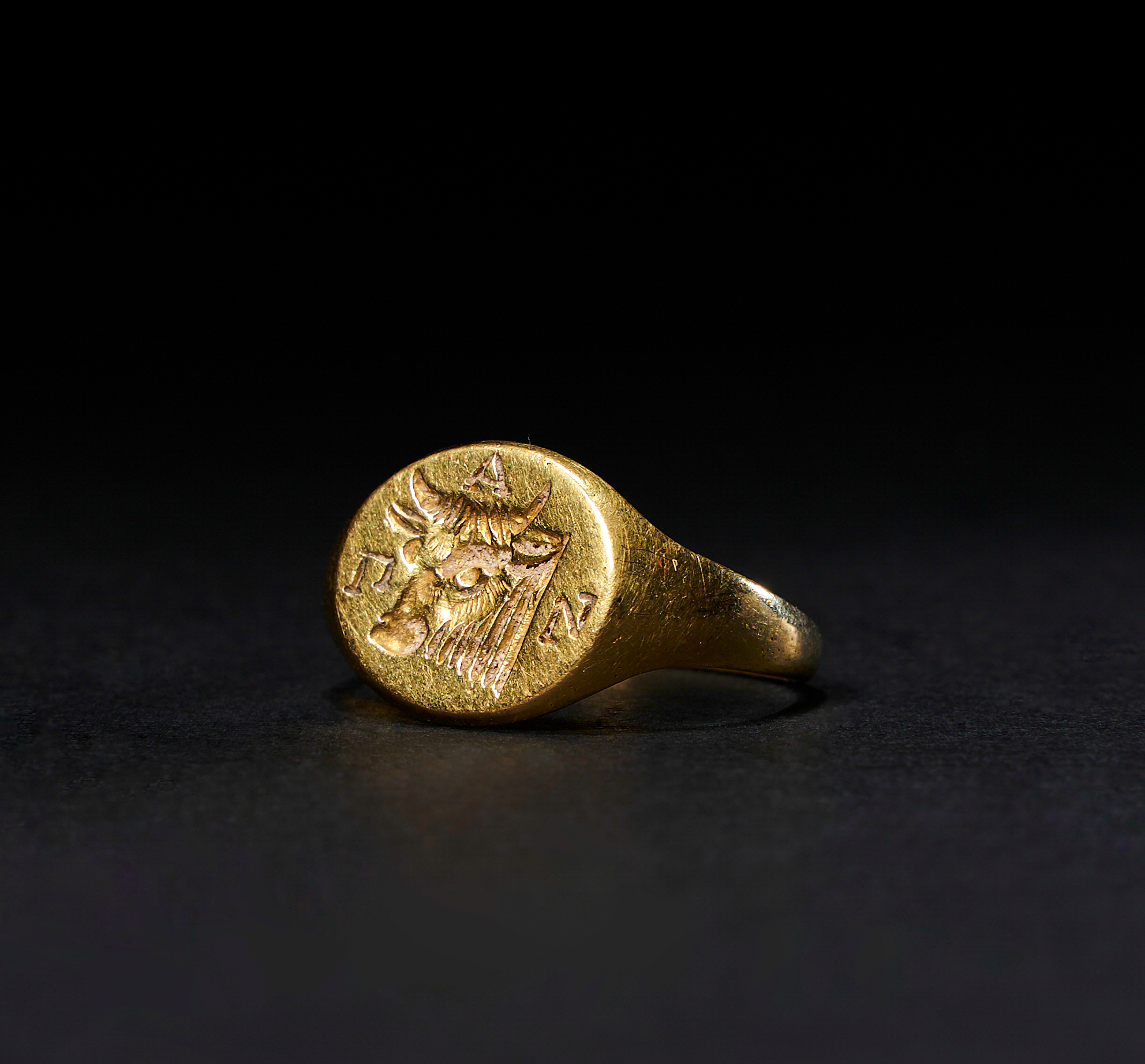 A GREEK INSCRIBED GOLD BULL RING, CIRCA 3RD CENTURY A.D. - Image 2 of 2