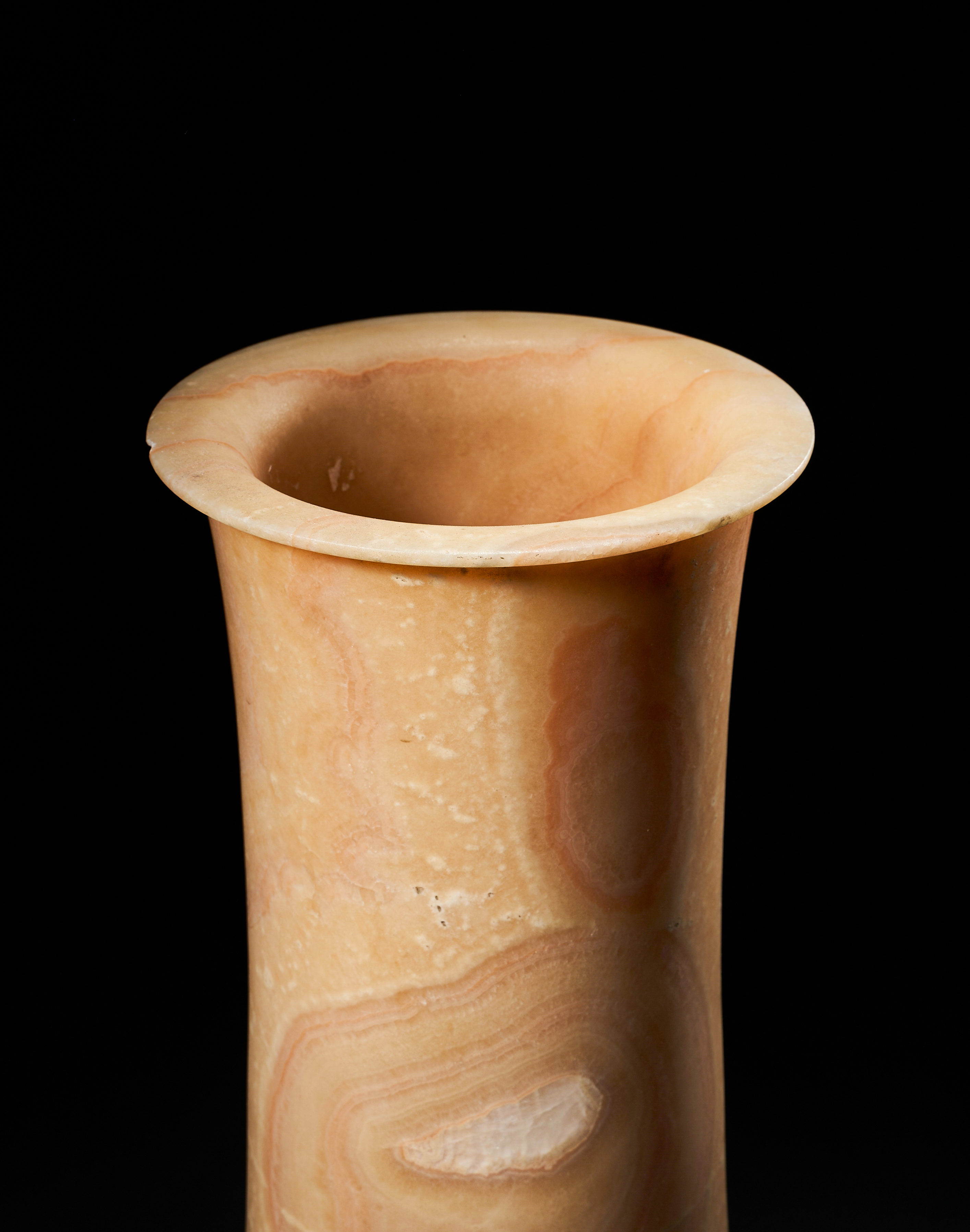 AN EGYPTIAN CALCITE-ALABASTER VESSEL EARLY DYNASTIC PERIOD OR LATER - Image 2 of 2