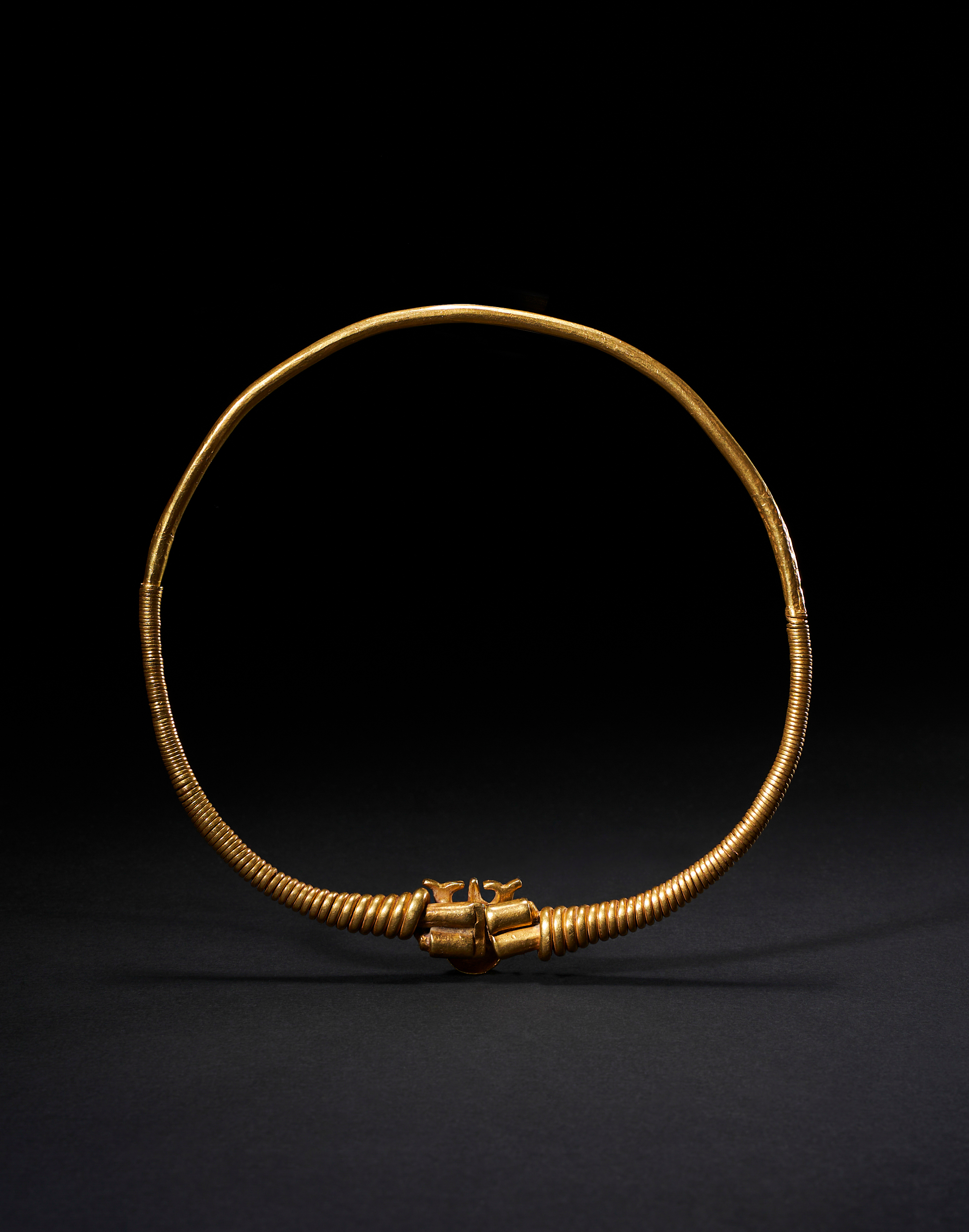 A HIGHLY RARE OXUS/KUSHAN GOLD TORC (NECKLACE), CIRCA 2ND/3RD CENTURY - Image 3 of 3