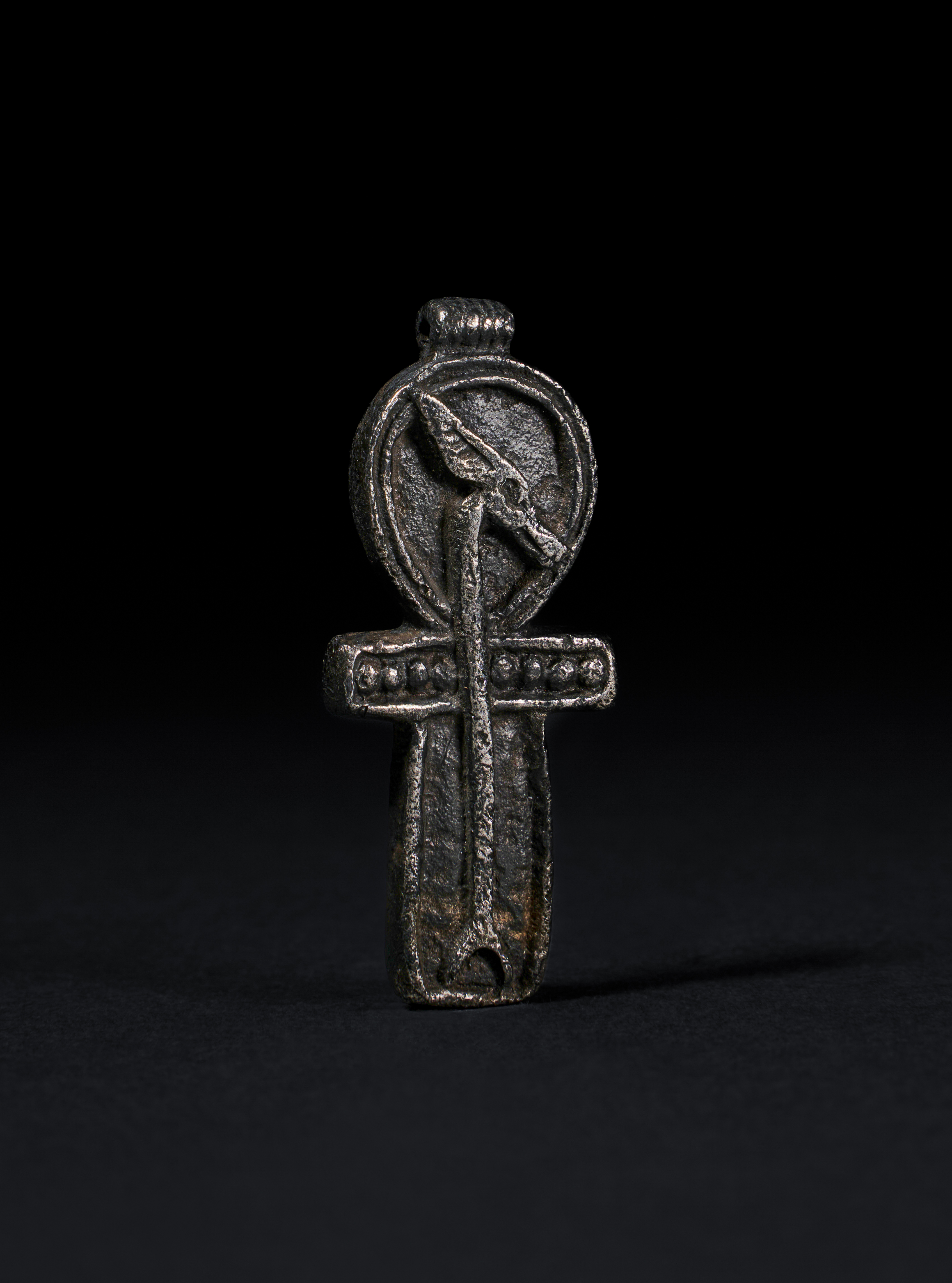 AN EGYPTIAN BRONZE AMULET OF ANKH AND SCEPTRE, PTOLEMAIC-ROMAN PERIOD, CIRCA 1ST CENTURY B.C.-1ST C