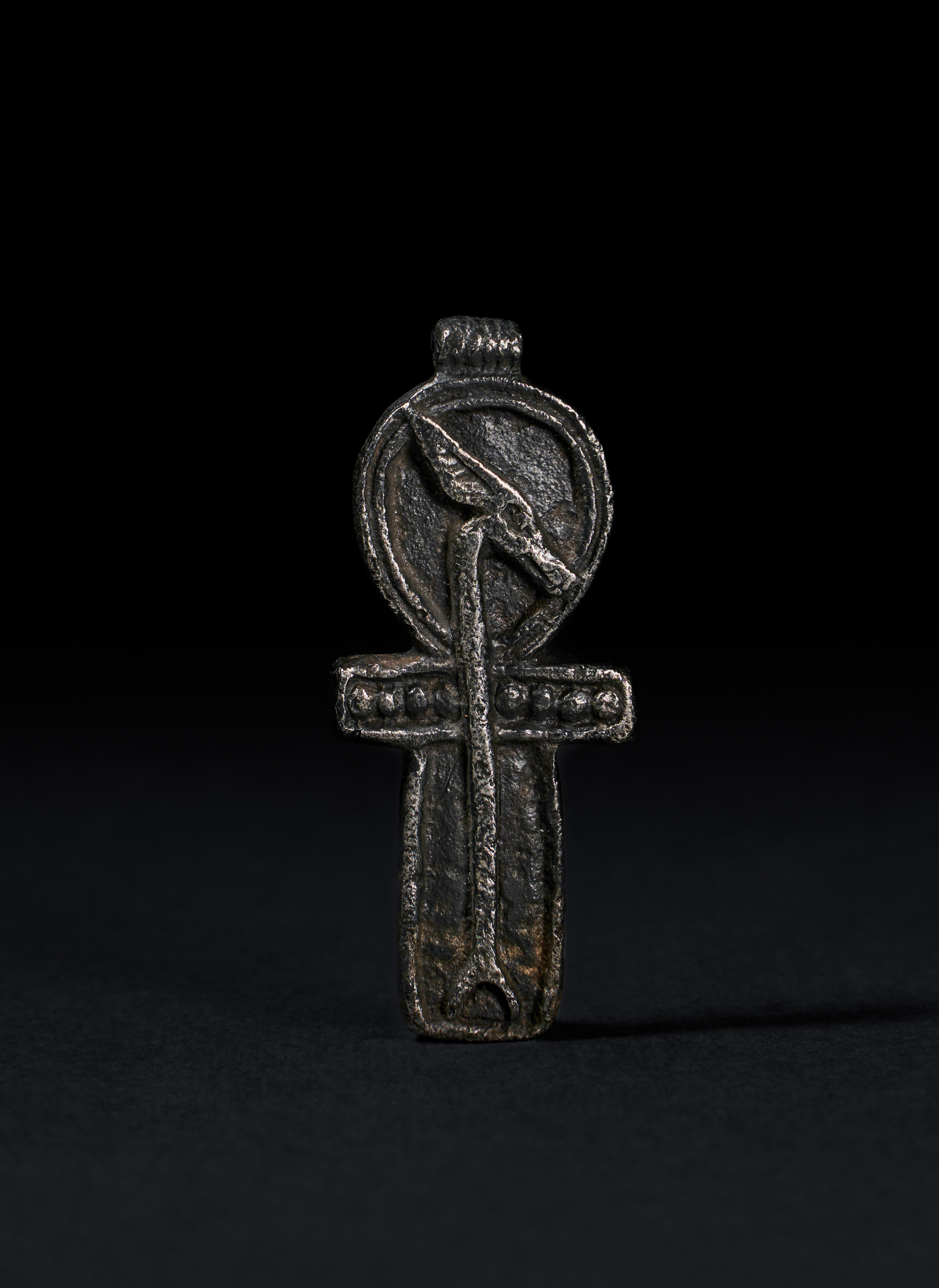 AN EGYPTIAN BRONZE AMULET OF ANKH AND SCEPTRE, PTOLEMAIC-ROMAN PERIOD, CIRCA 1ST CENTURY B.C.-1ST C - Image 2 of 2