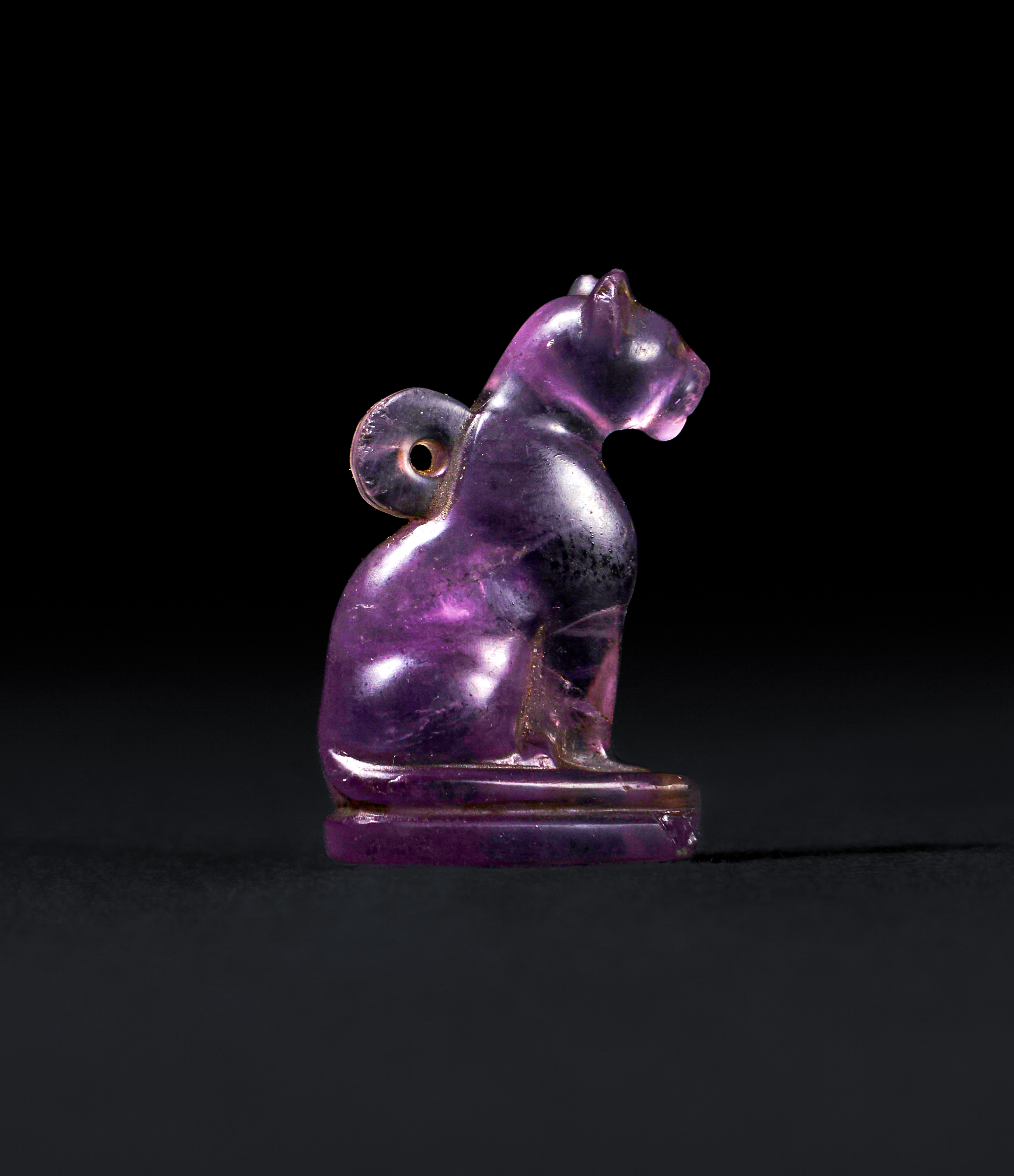 AN EGYPTIAN AMETHYST CAT AMULET LATE PERIOD TO PTOLEMAIC PERIOD, 664-30 B.C. - Image 2 of 3