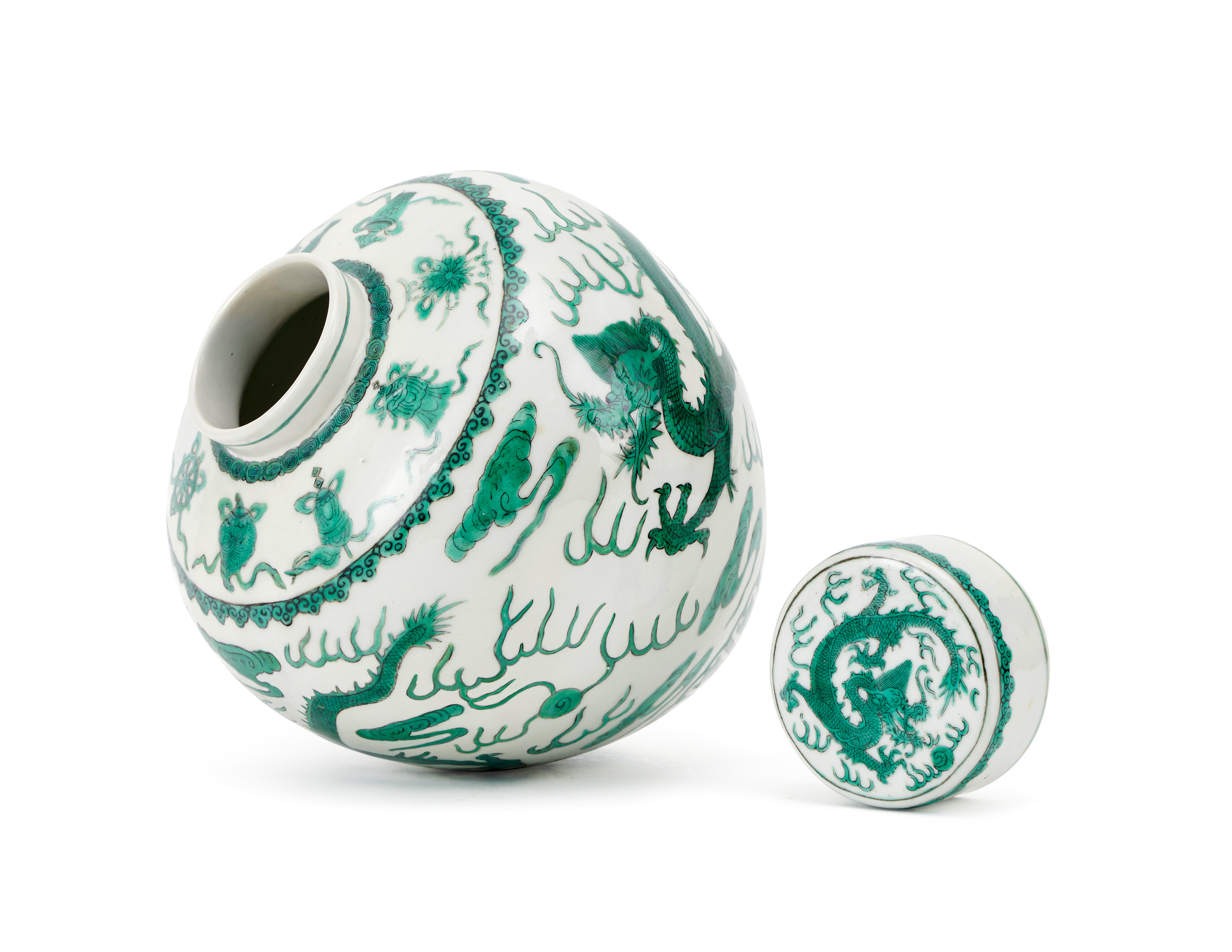 A FINE GREEN-ENAMELED 'DRAGON' JAR AND COVER, DAOGUANG MARK & OF THE PERIOD (1821-1850) - Image 3 of 5