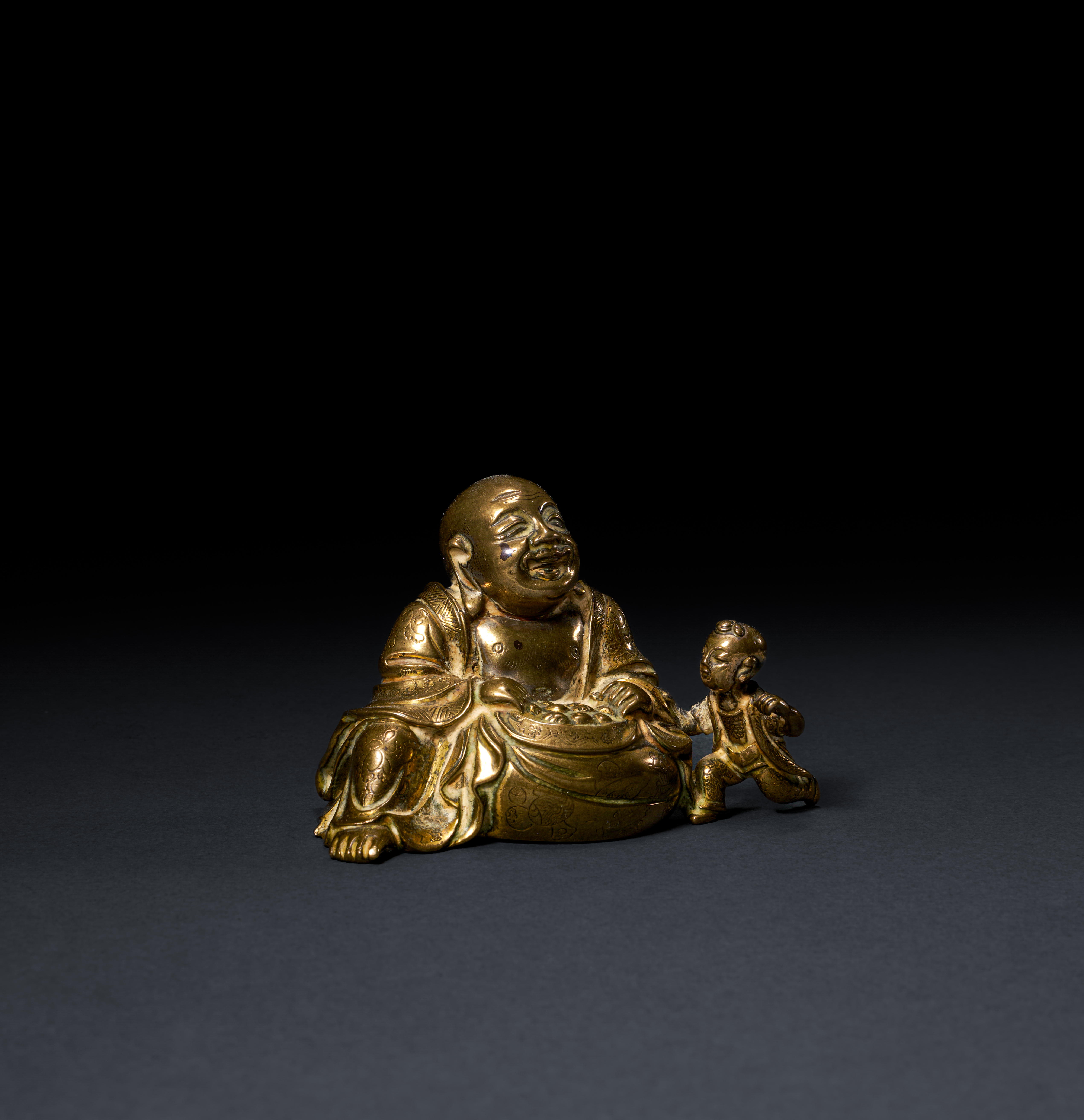 A CHINESE GILT BRONZE FIGURE OF A HOTEI & BOY, QING DYNASTY (1644-1911) - Image 2 of 4