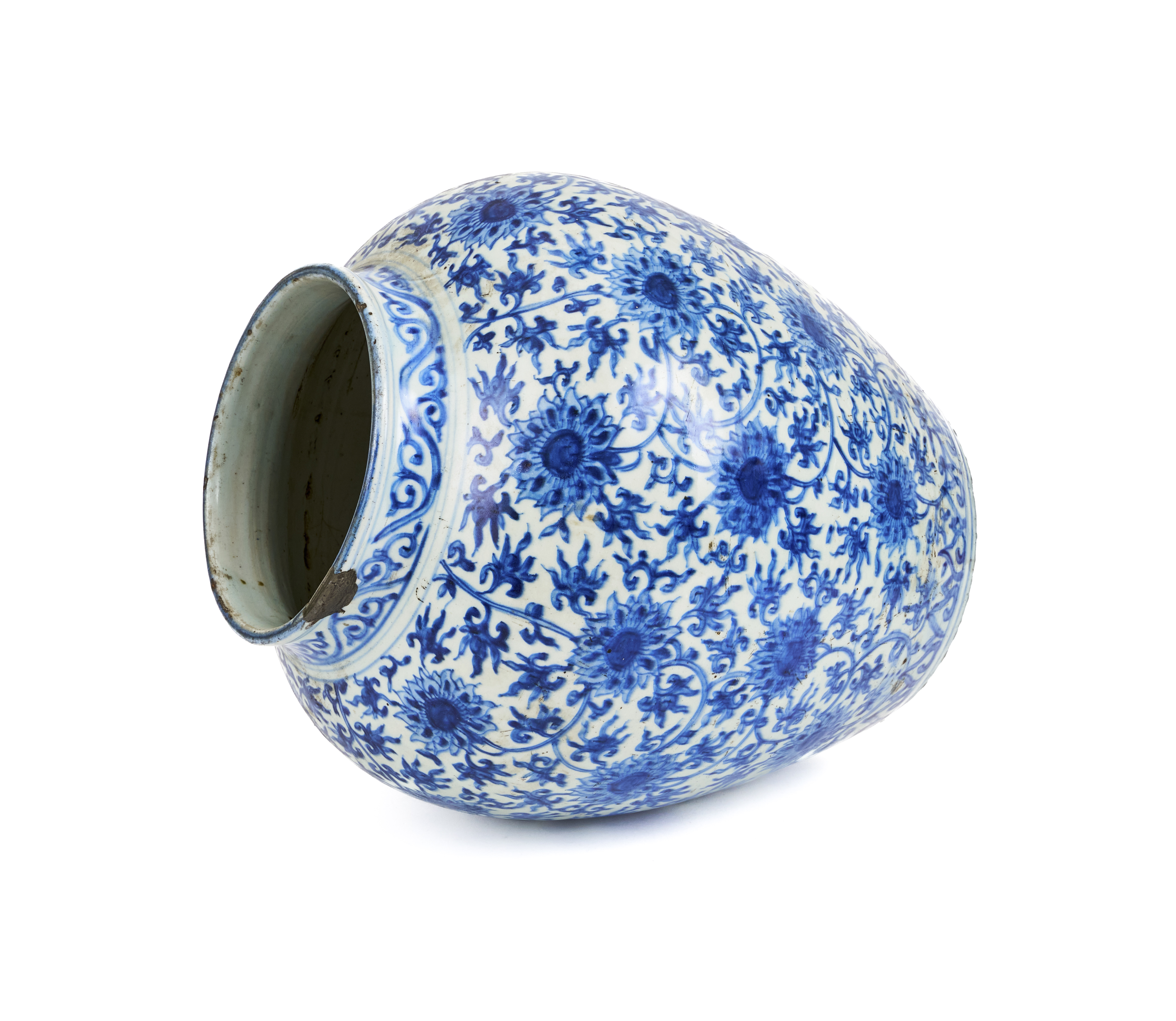 A LARGE BLUE & WHITE LOTUS JAR, MING DYNASTY (1368-1644) - Image 3 of 3