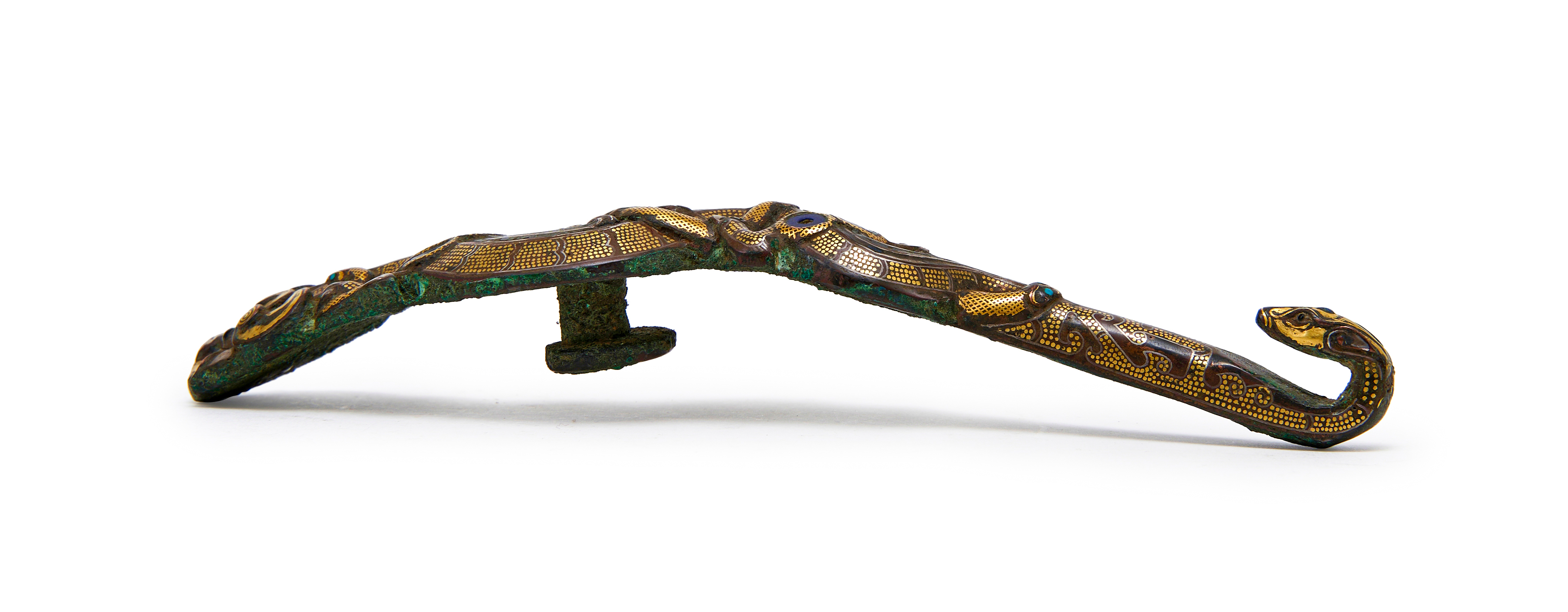 A TURQUOISE AND GOLD-INLAID BRONZE BELT HOOK WARRING STATES PERIOD, 4TH-3RD CENTURY BC - Image 8 of 9